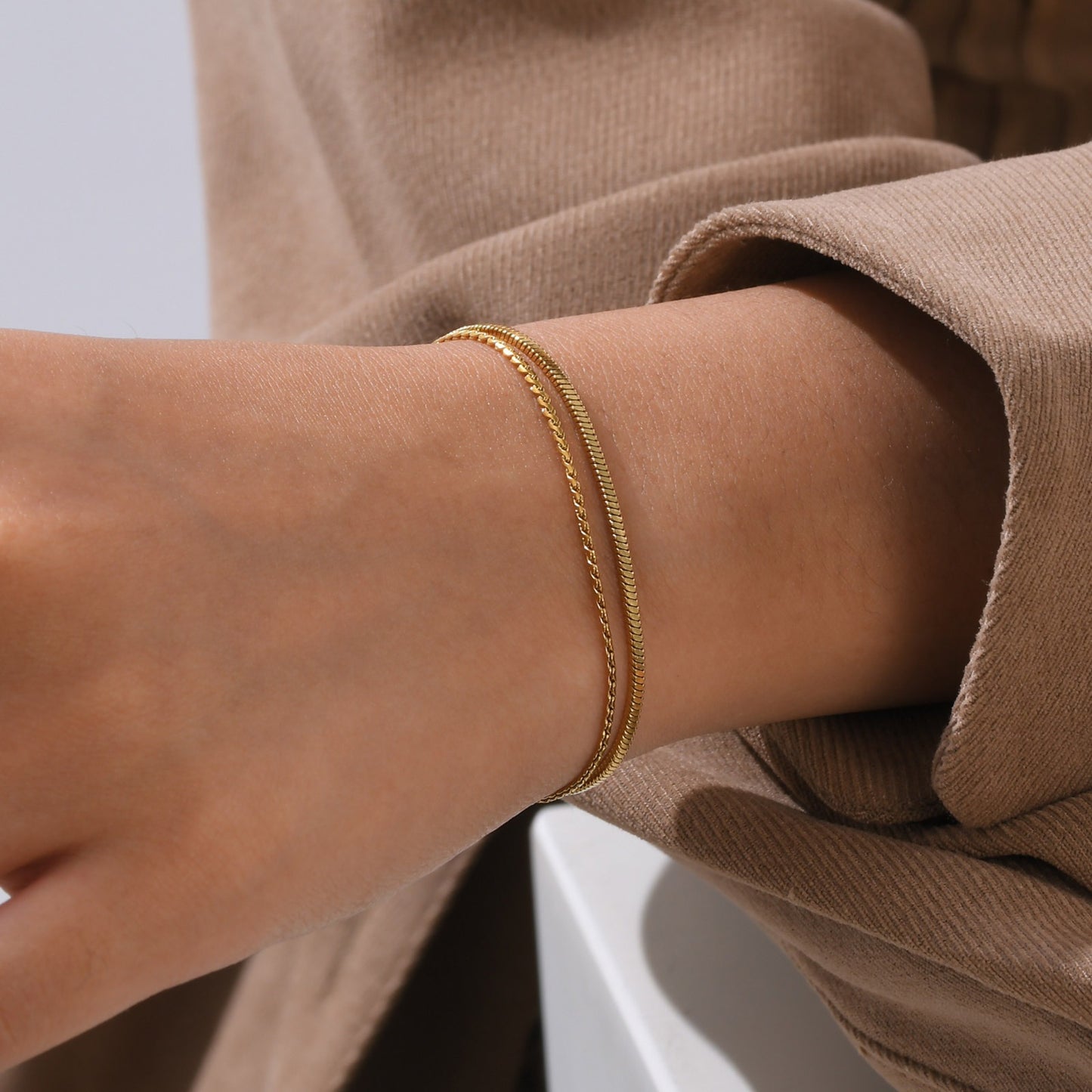 Pulsera de acero inoxidable de doble capa con cadena en forma de S para mujer - Joyería apilable de moda BR2102