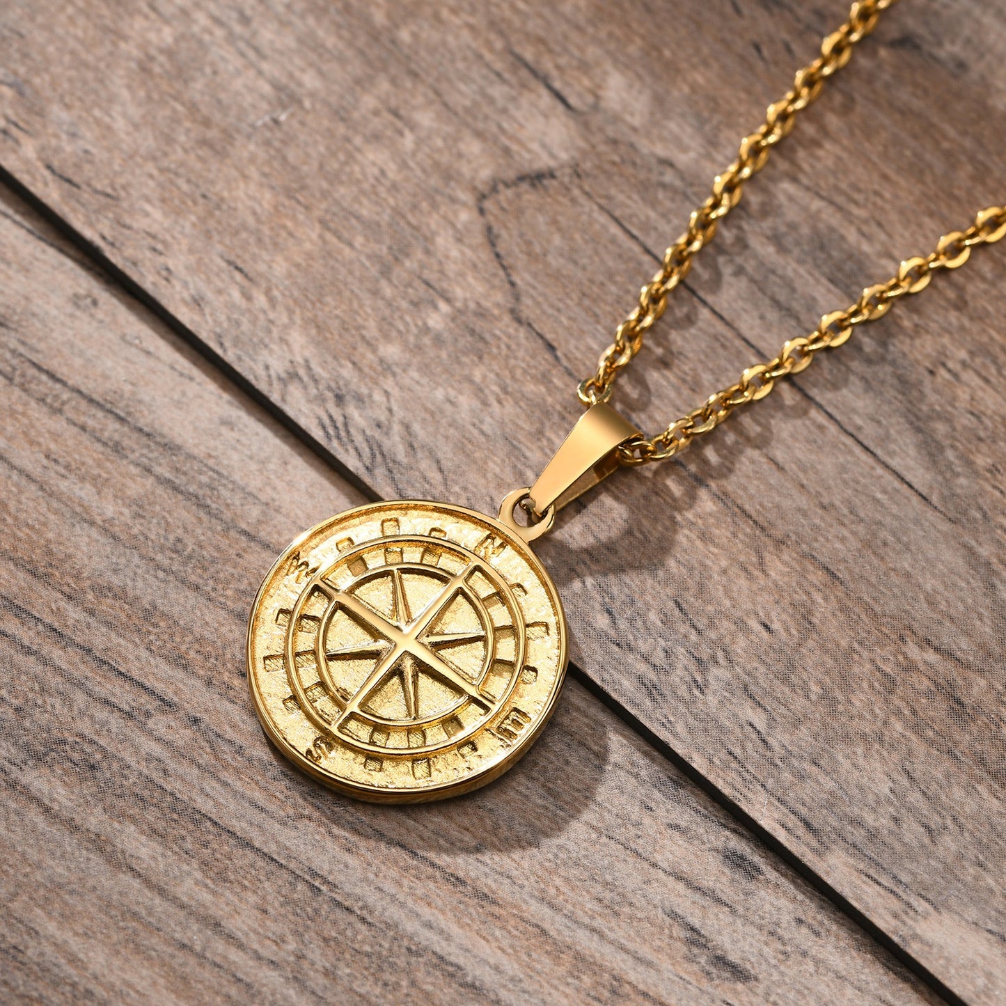 Collar con colgante de brújula y moneda de acero inoxidable Kemstone: un artículo esencial para el explorador urbano, ideal para la aventura diaria y el estilo hip-hop PN-1527