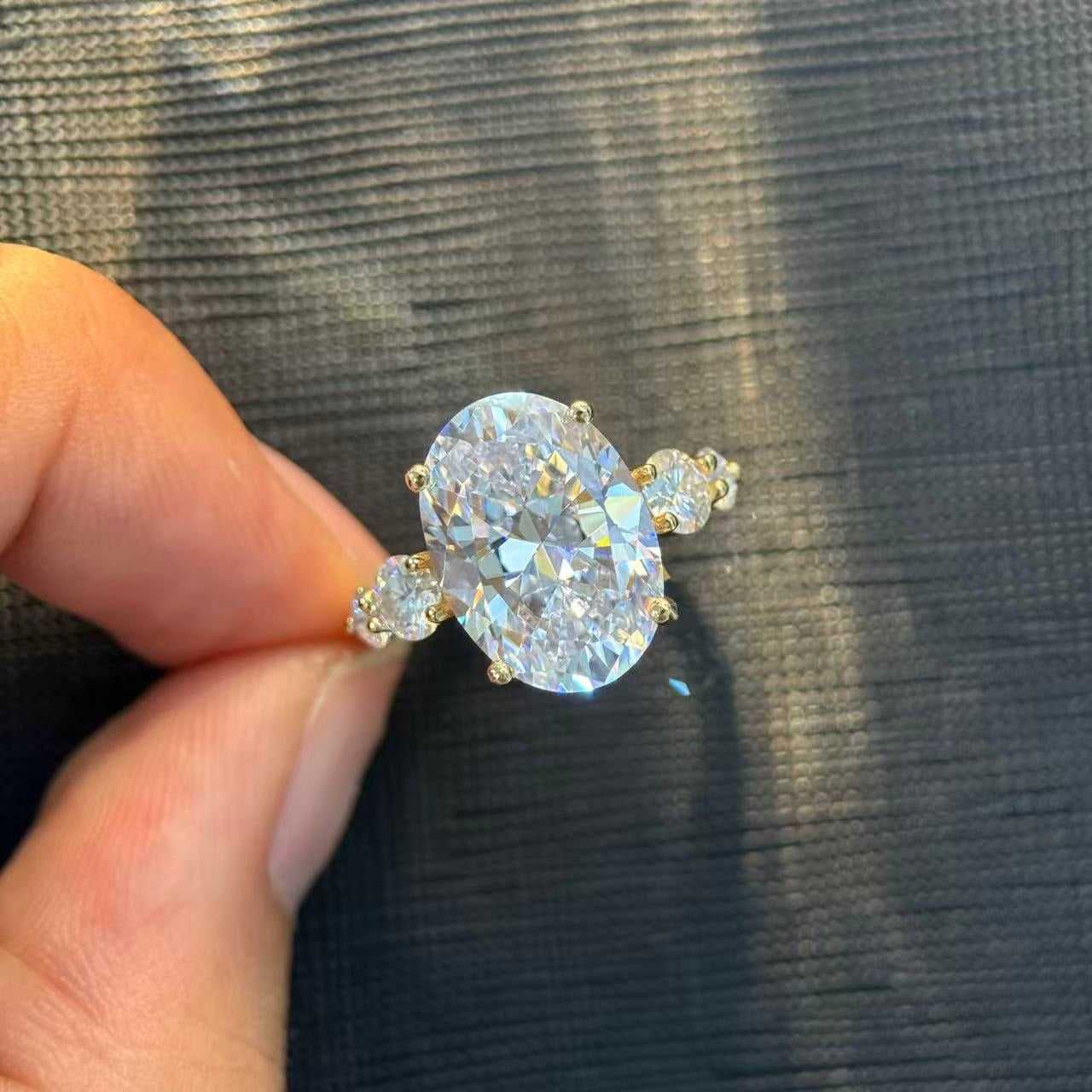 Kemstone 1–8ct Oval Moissanite Five-Stone Ring for Women, S925 Gold Plated, D–E Color VVS, Bridal Engagement & Wedding Ring SU541R