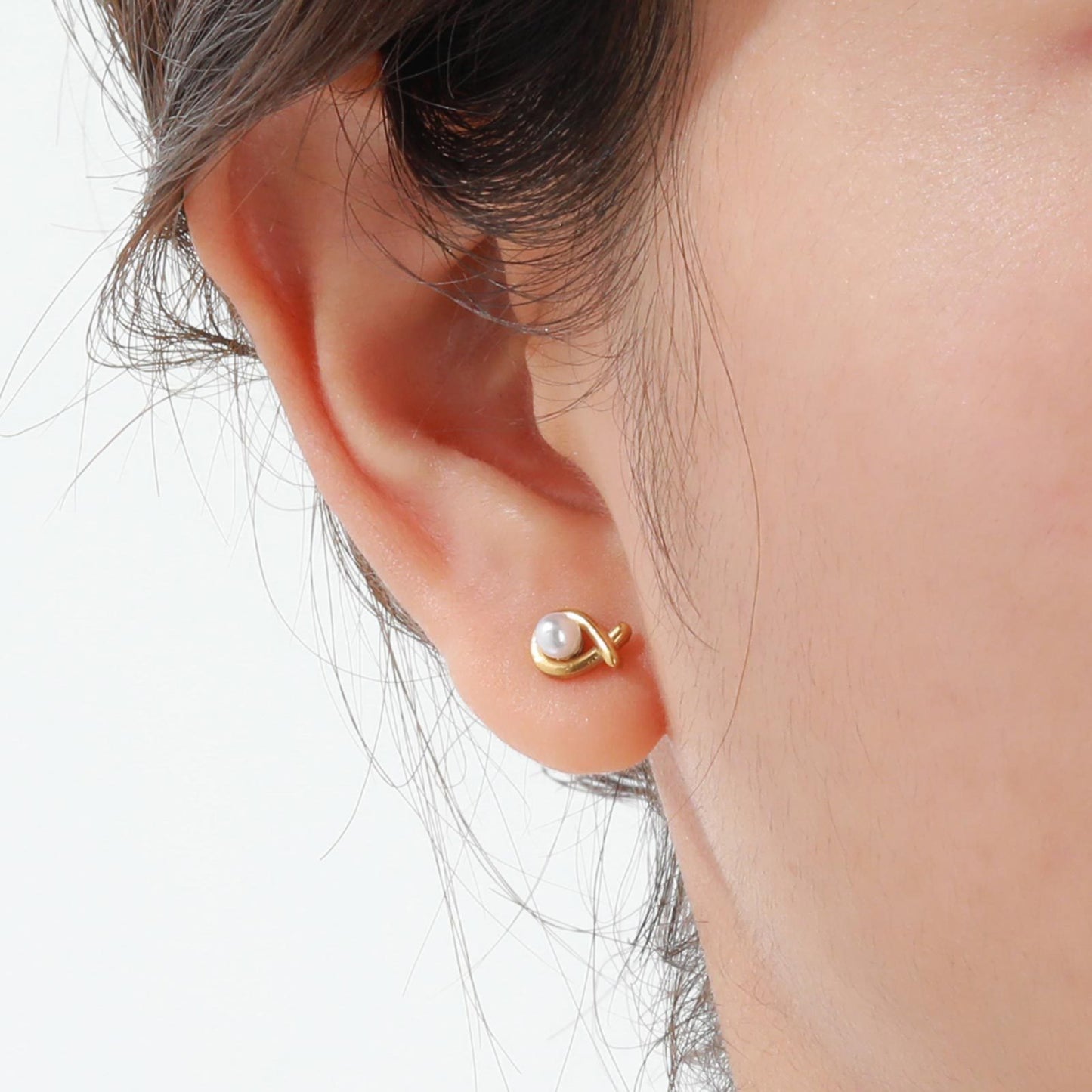 Elegancia sin esfuerzo: Aros dorados en forma de U de acero inoxidable hipoalergénico para mujer – Joyería minimalista atemporal ES-621