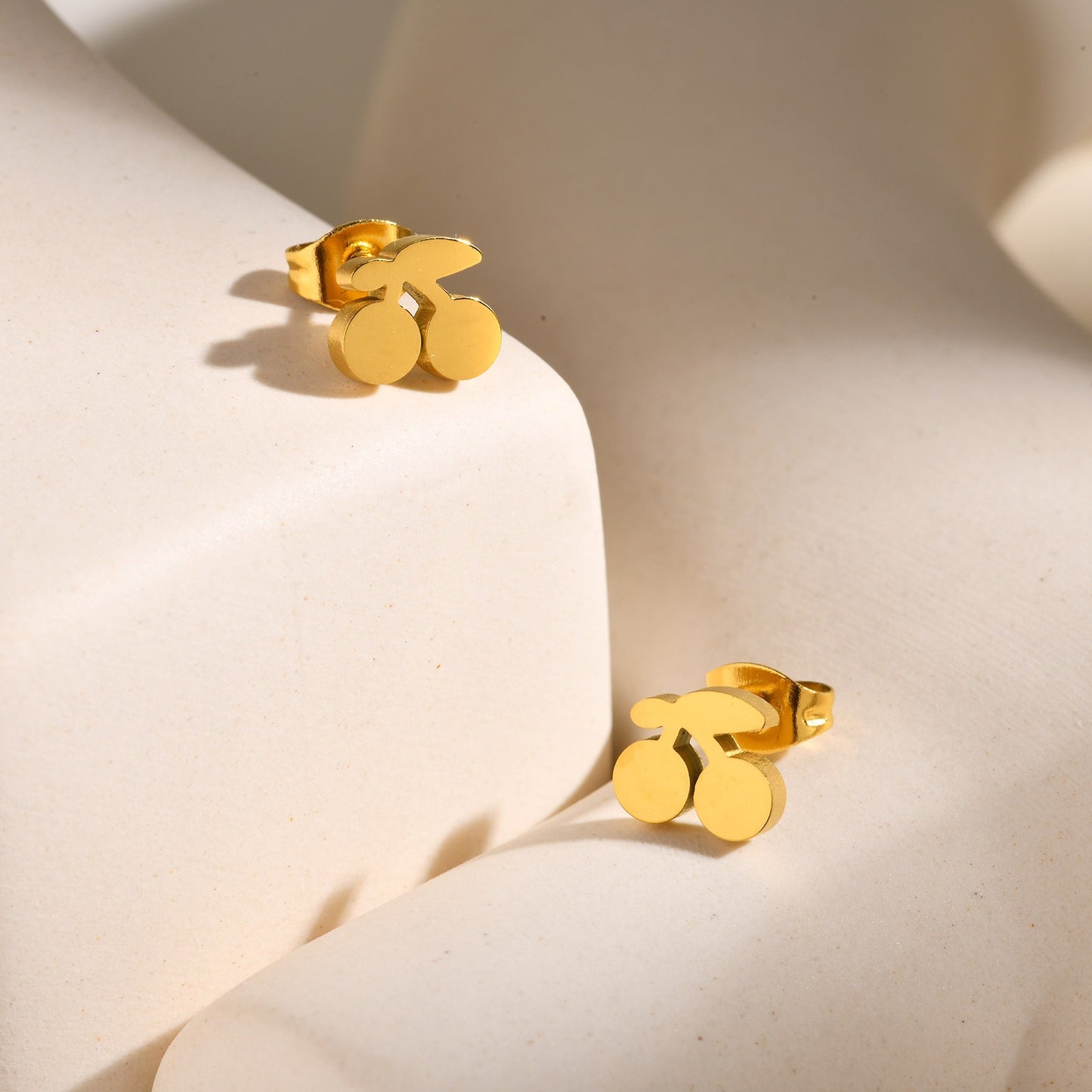 Pendientes de acero inoxidable color cereza dorado: joyas minimalistas y elegantes para lucir radiante a diario ES-612