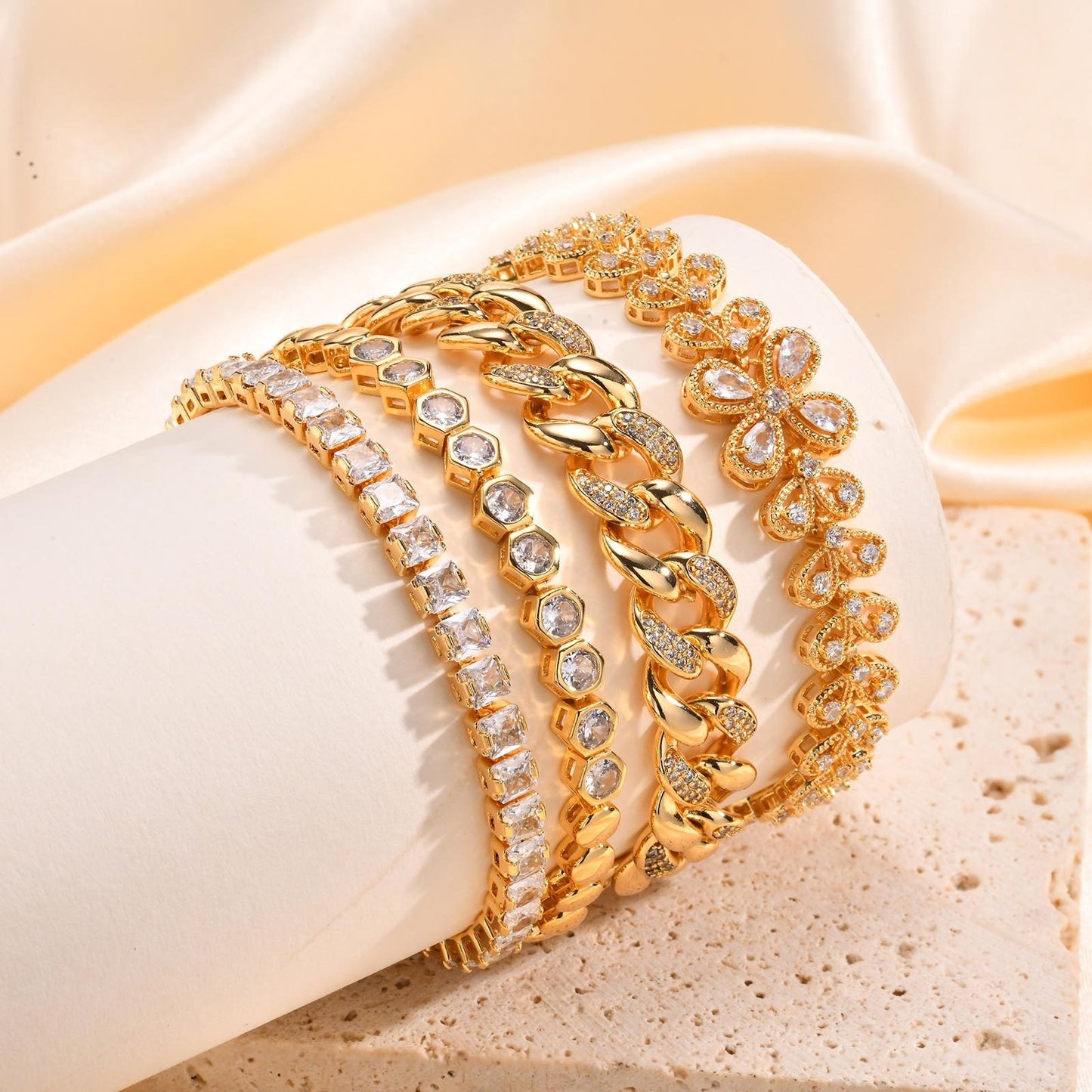 Pulsera de tenis con circonitas doradas para mujer - Elegante pulsera de cristal PBR-129