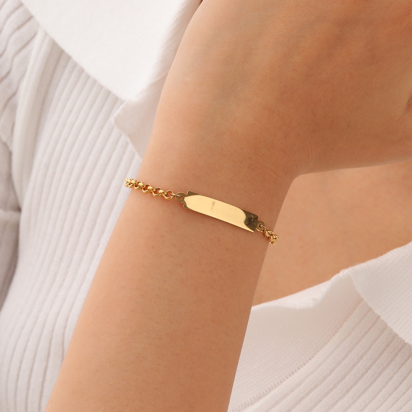 Stainless Steel Curved Pendant & Pearl Chain Bracelet for Women - Golden Minimalist Jewelry with Adjustable Clasp BR-2179