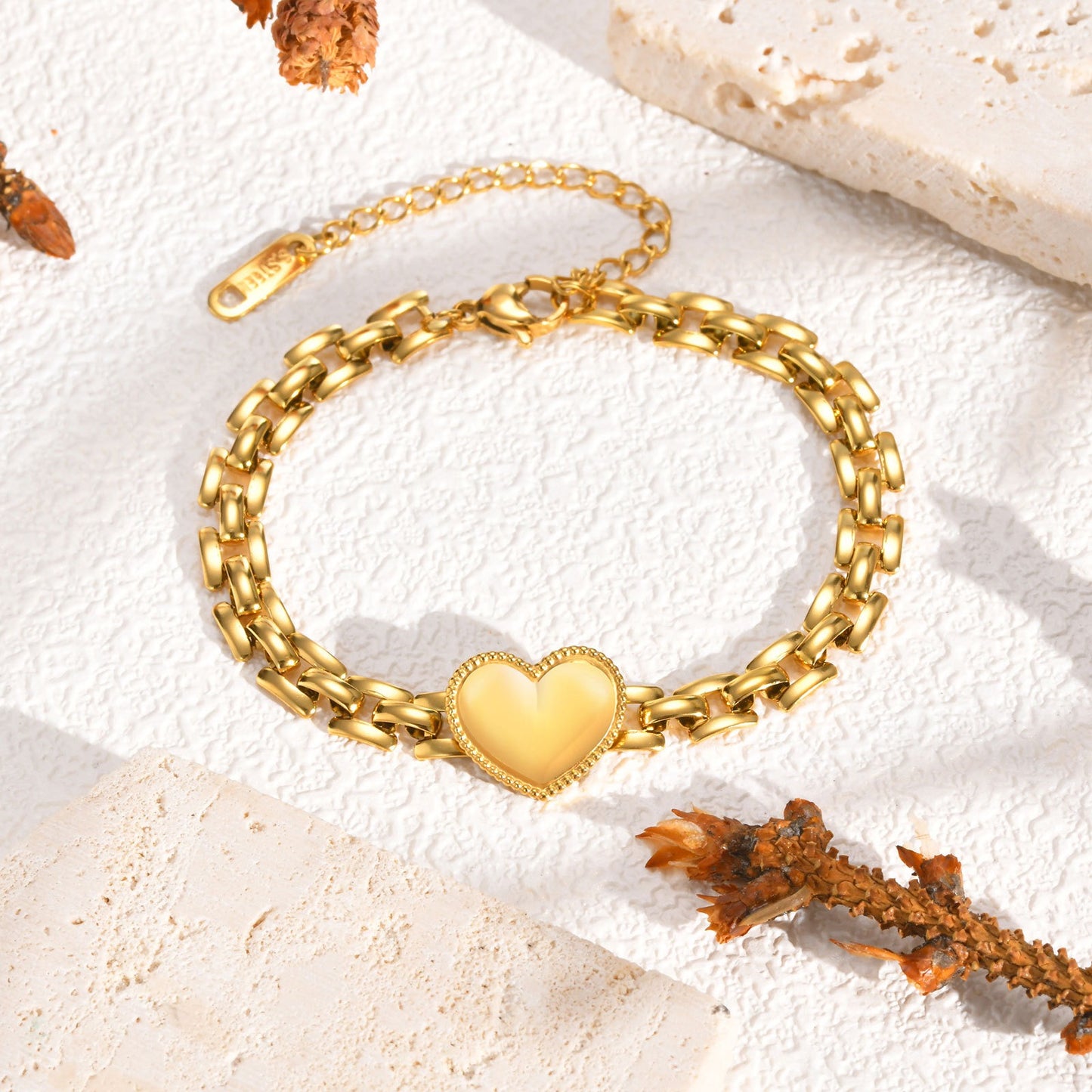 Elegante pulsera de acero de titanio con forma de corazón para mujer - Grabado personalizable, cadena dorada, ideal para uso diario y regalos BR-2370