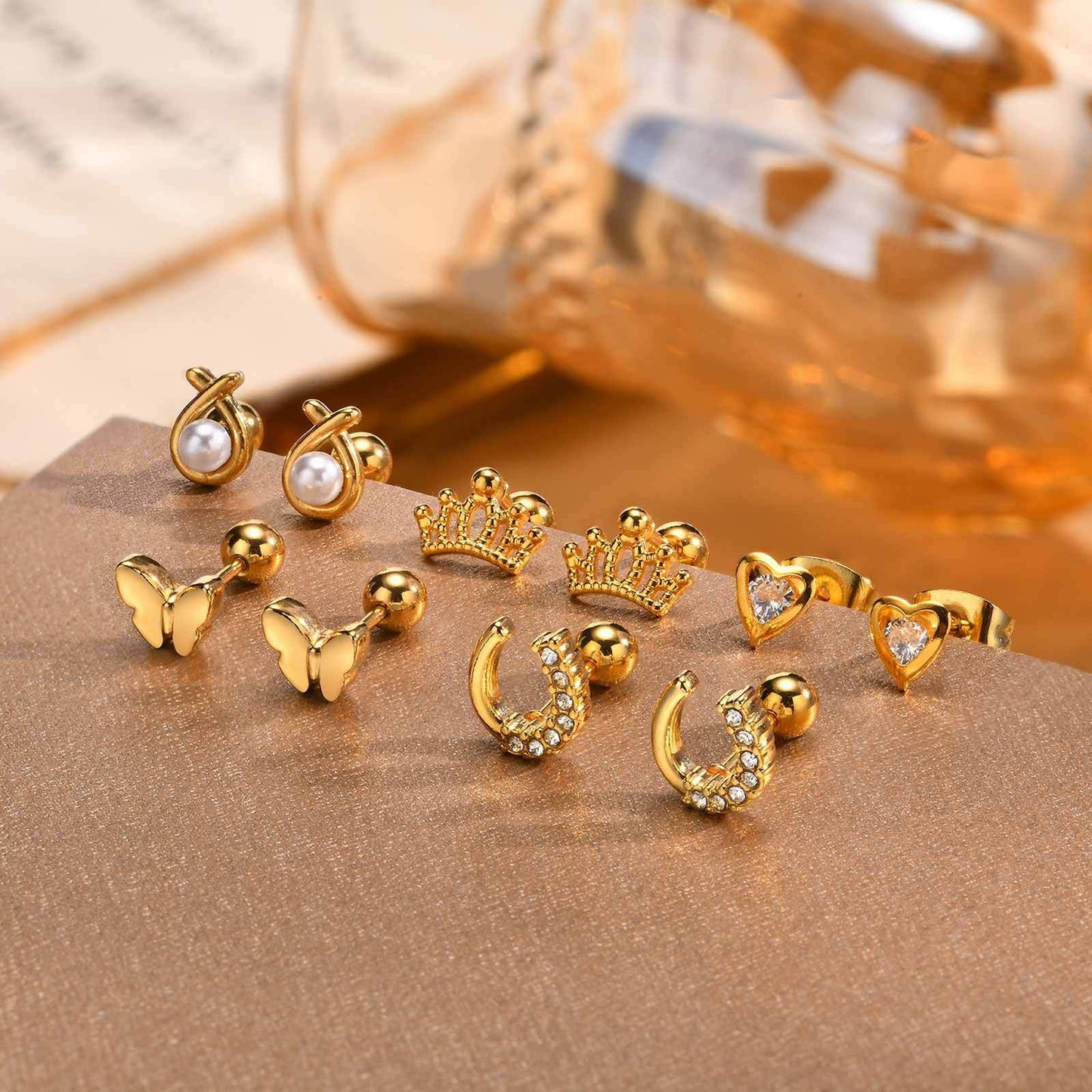Elegancia sin esfuerzo: Aros dorados en forma de U de acero inoxidable hipoalergénico para mujer – Joyería minimalista atemporal ES-621