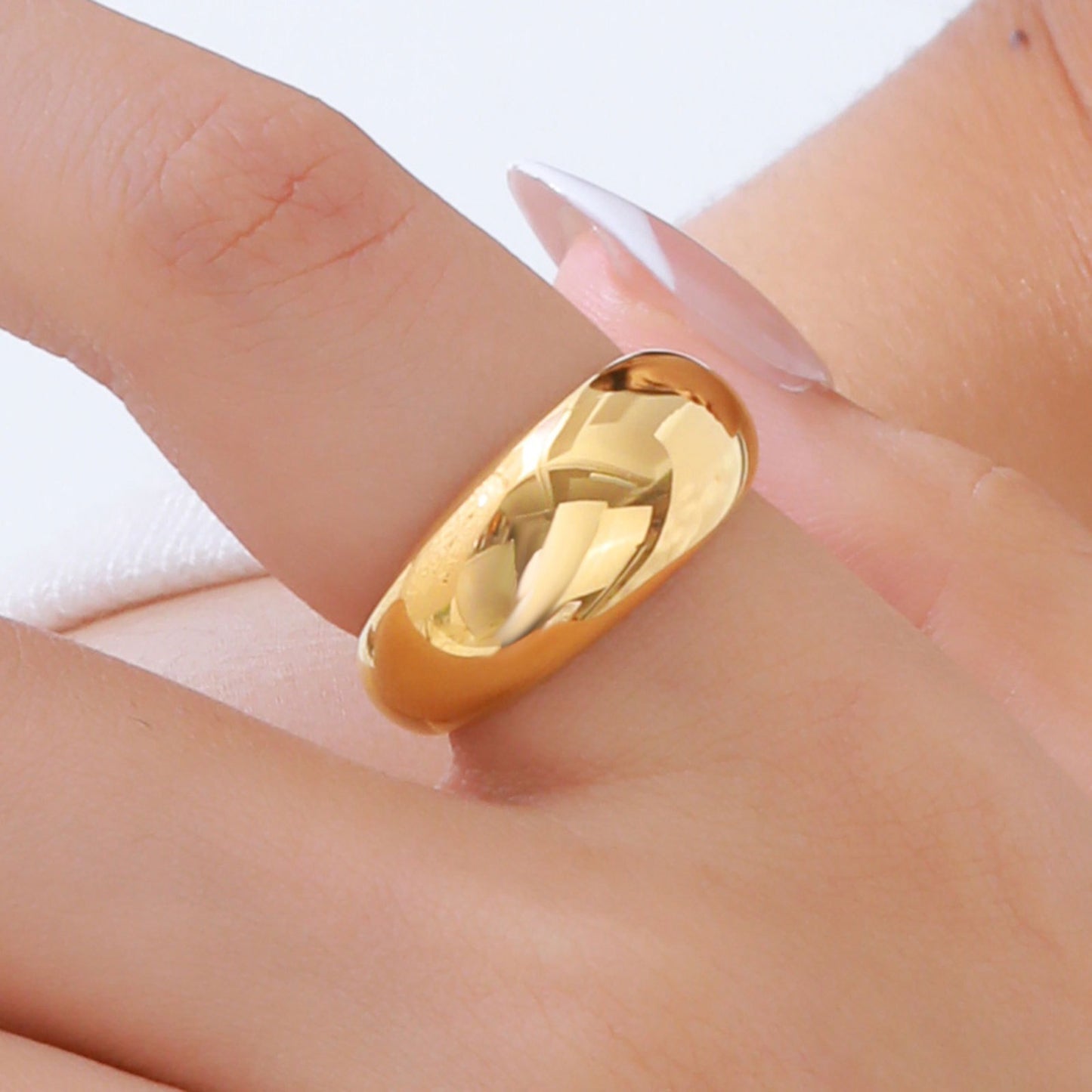 Anillo geométrico elegante de acero inoxidable dorado para mujer: joyería minimalista moderna para un look glamuroso diario RC-719