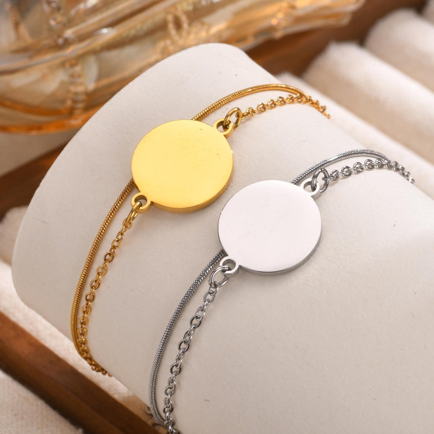 Pulsera de cadena doble de acero inoxidable con grabado personalizado para mujer | Elegante joya apilable de oro con dije personalizado BR1994
