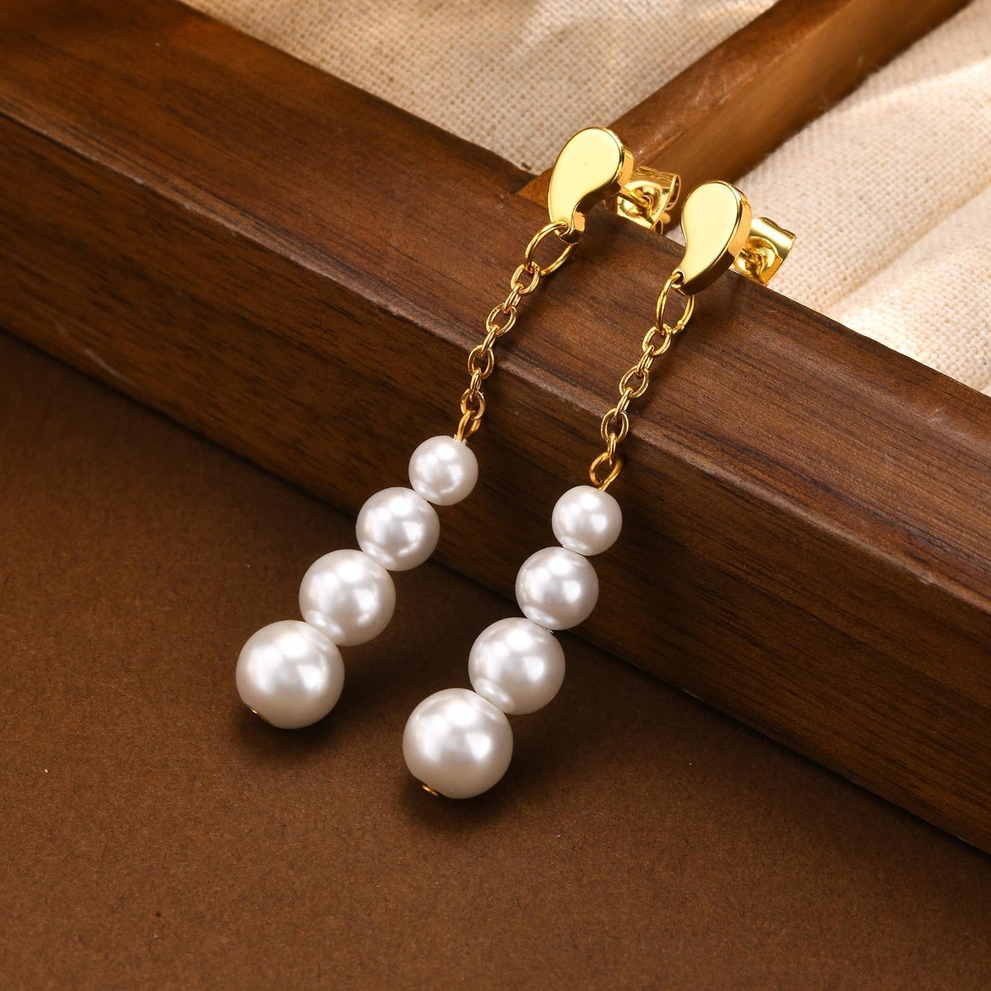 Comma-Shaped Imitation Pearl Drop Earrings – Gold-Tone Stainless Steel Minimalist Jewelry with Poetic Flow ED-795