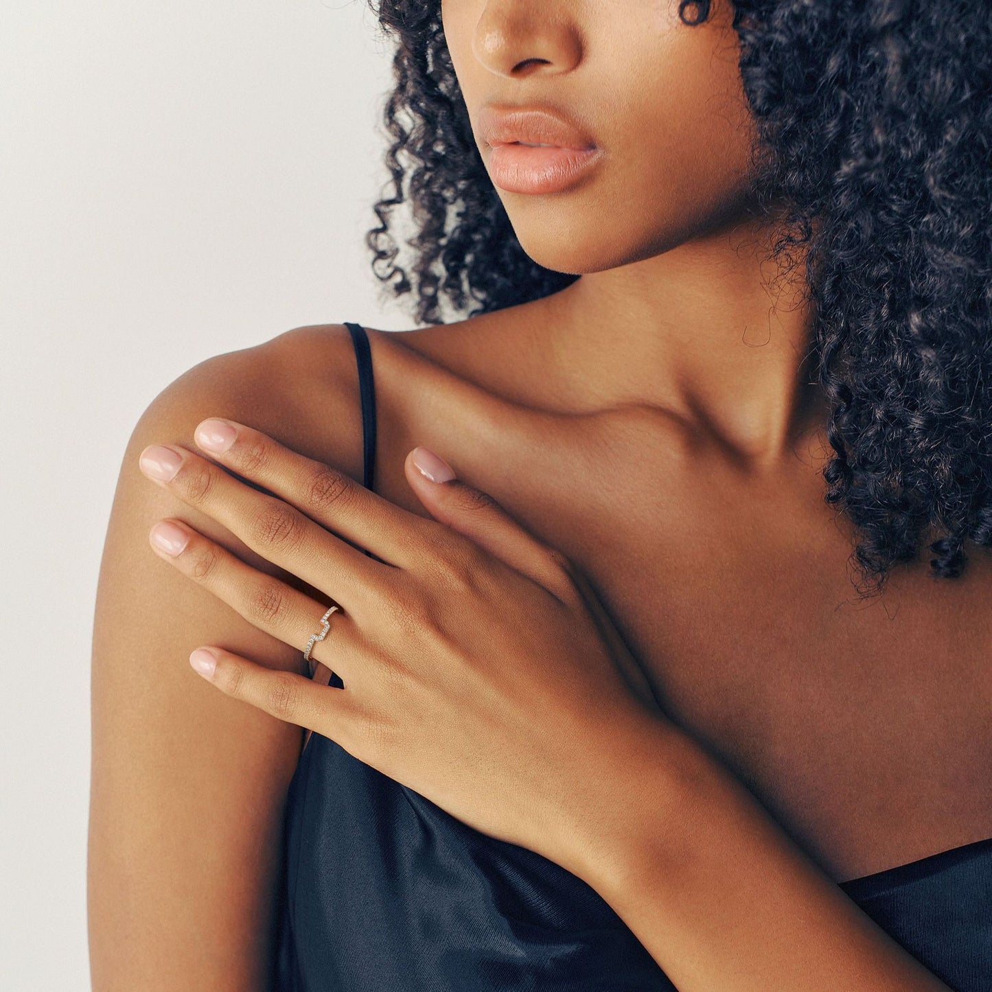 Kemstone S925 Gold D–E VVS Curved Moissanite Rings Wedding Band