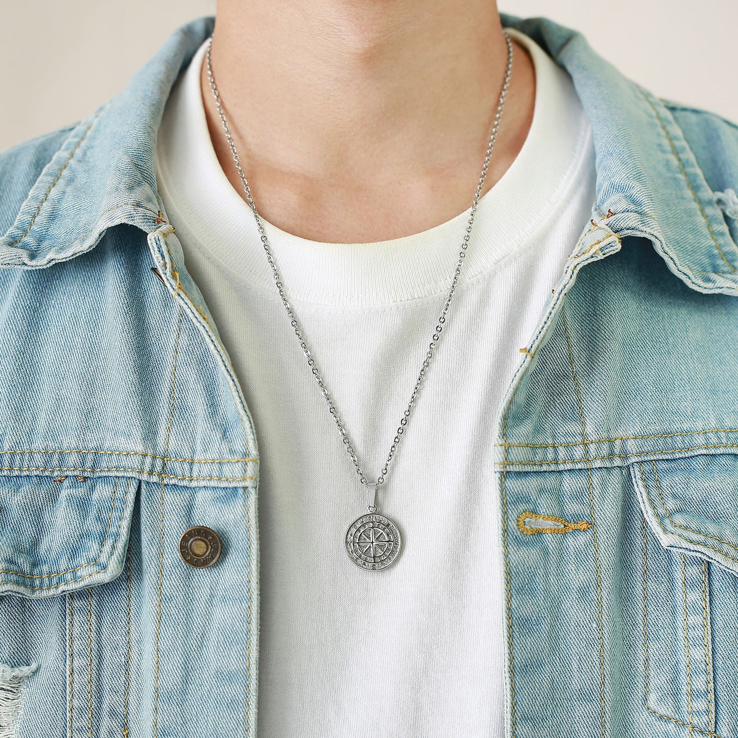 Collar con colgante de brújula y moneda de acero inoxidable Kemstone: un artículo esencial para el explorador urbano, ideal para la aventura diaria y el estilo hip-hop PN-1527