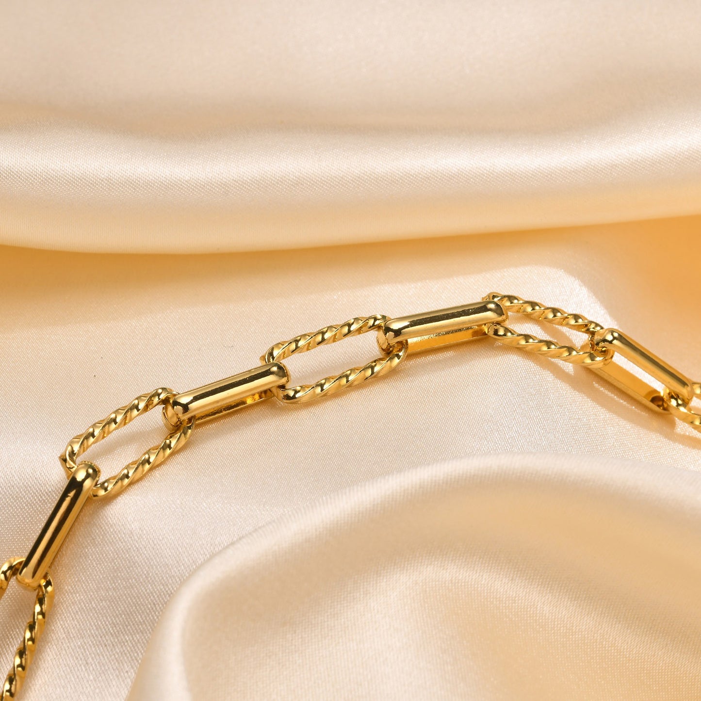 Bracciale minimalista a forma di U in acciaio inossidabile | Design geometrico moderno per donna, gioiello unisex con catena regolabile BR-1705