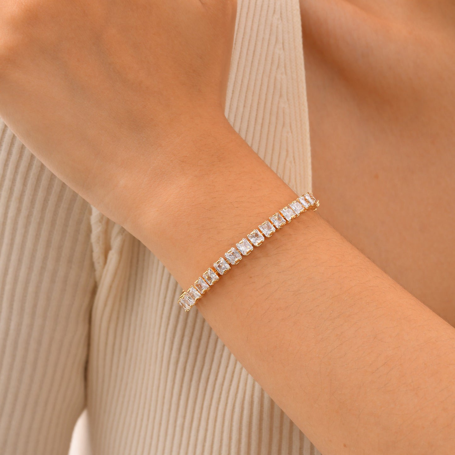 Pulsera de tenis con circonitas doradas para mujer - Elegante pulsera de cristal PBR-129
