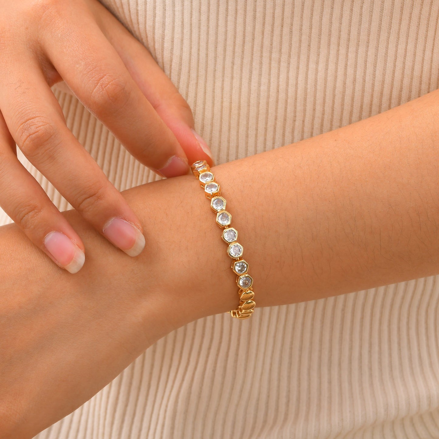 Pulsera de tenis con circonitas doradas para mujer - Elegante pulsera de cristal PBR-129