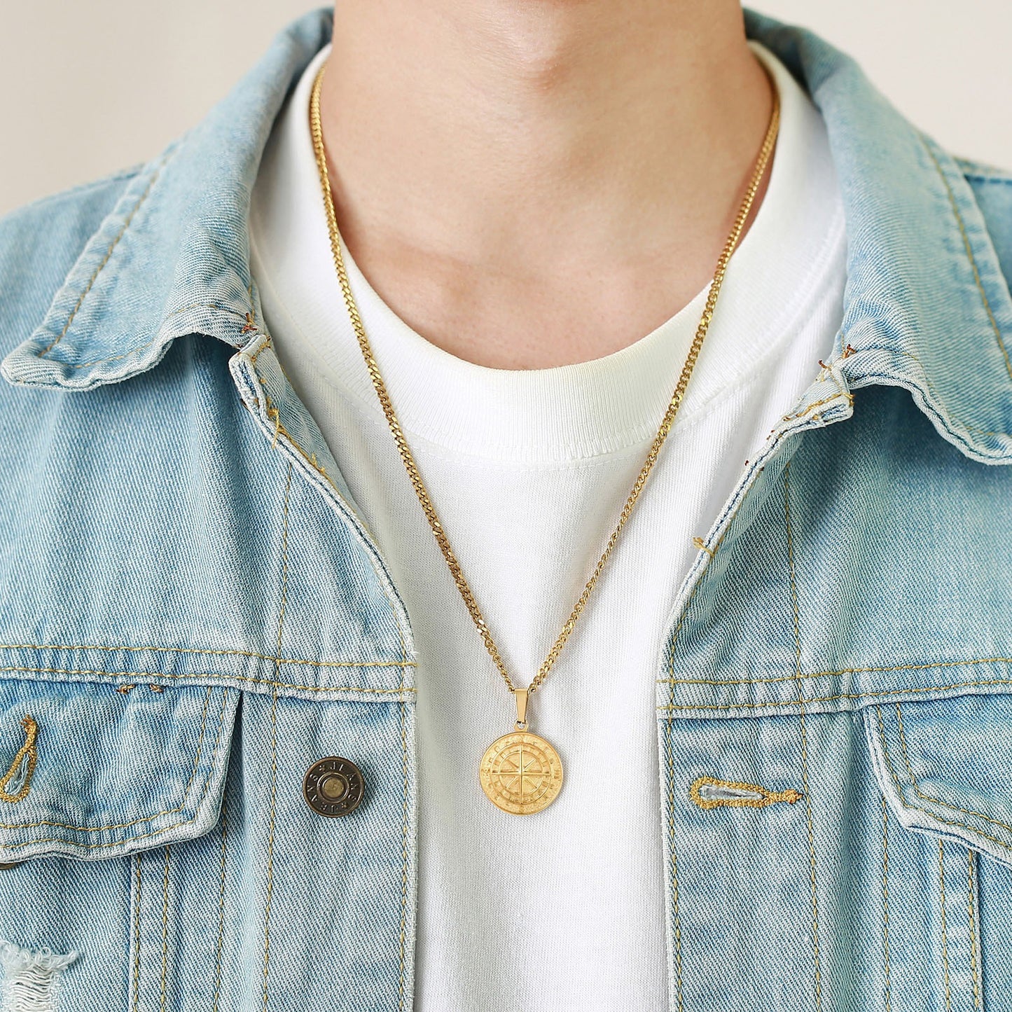 Collar con colgante de brújula y moneda de acero inoxidable Kemstone: un artículo esencial para el explorador urbano, ideal para la aventura diaria y el estilo hip-hop PN-1527