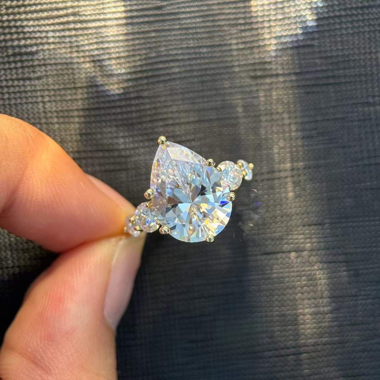 Kemstone Pear Cut Moissanite Five-Stone Ring for Women, 1–6ct D–E VVS, S925 Gold-Plated Wedding & Engagement Band SU543R