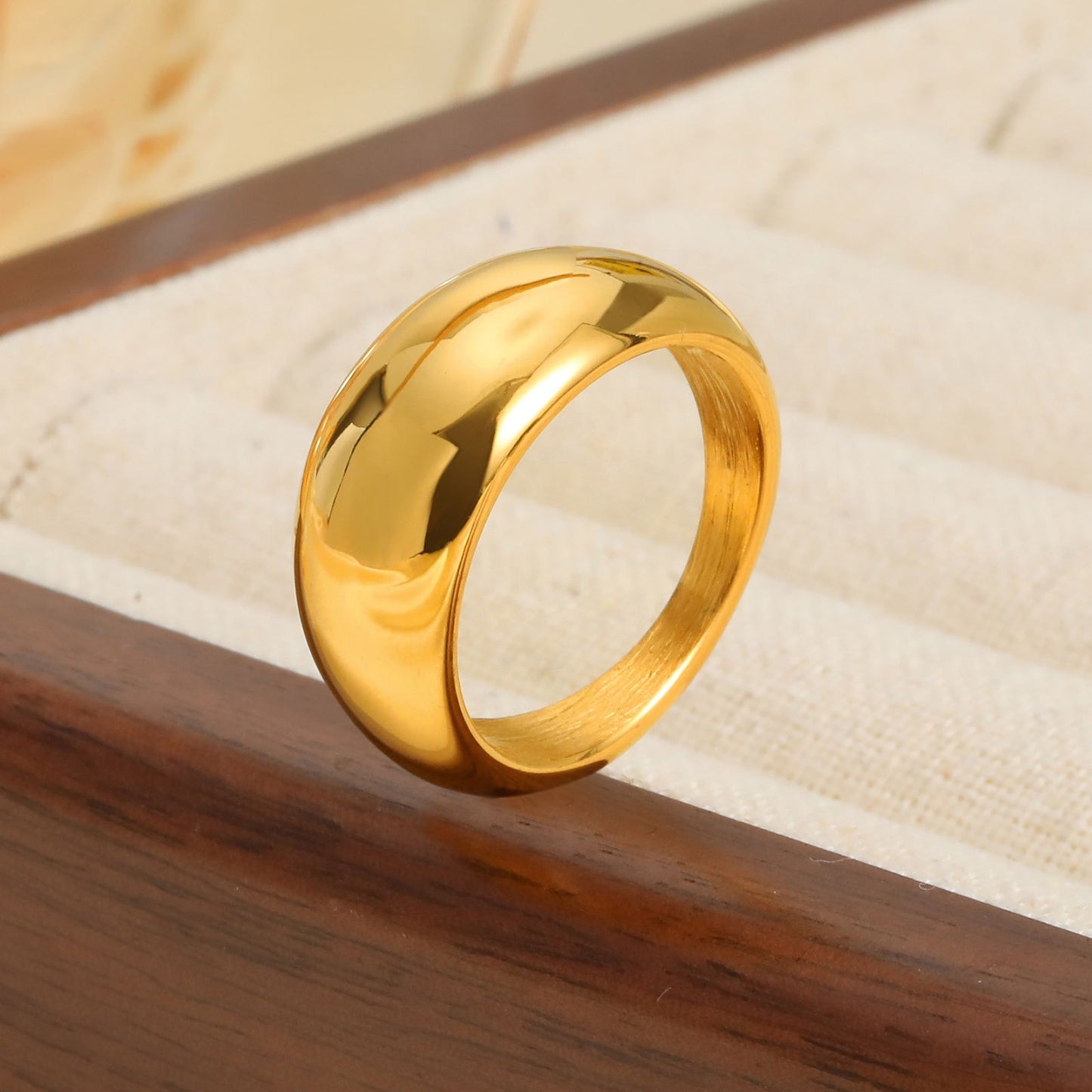 Anillo geométrico elegante de acero inoxidable dorado para mujer: joyería minimalista moderna para un look glamuroso diario RC-719