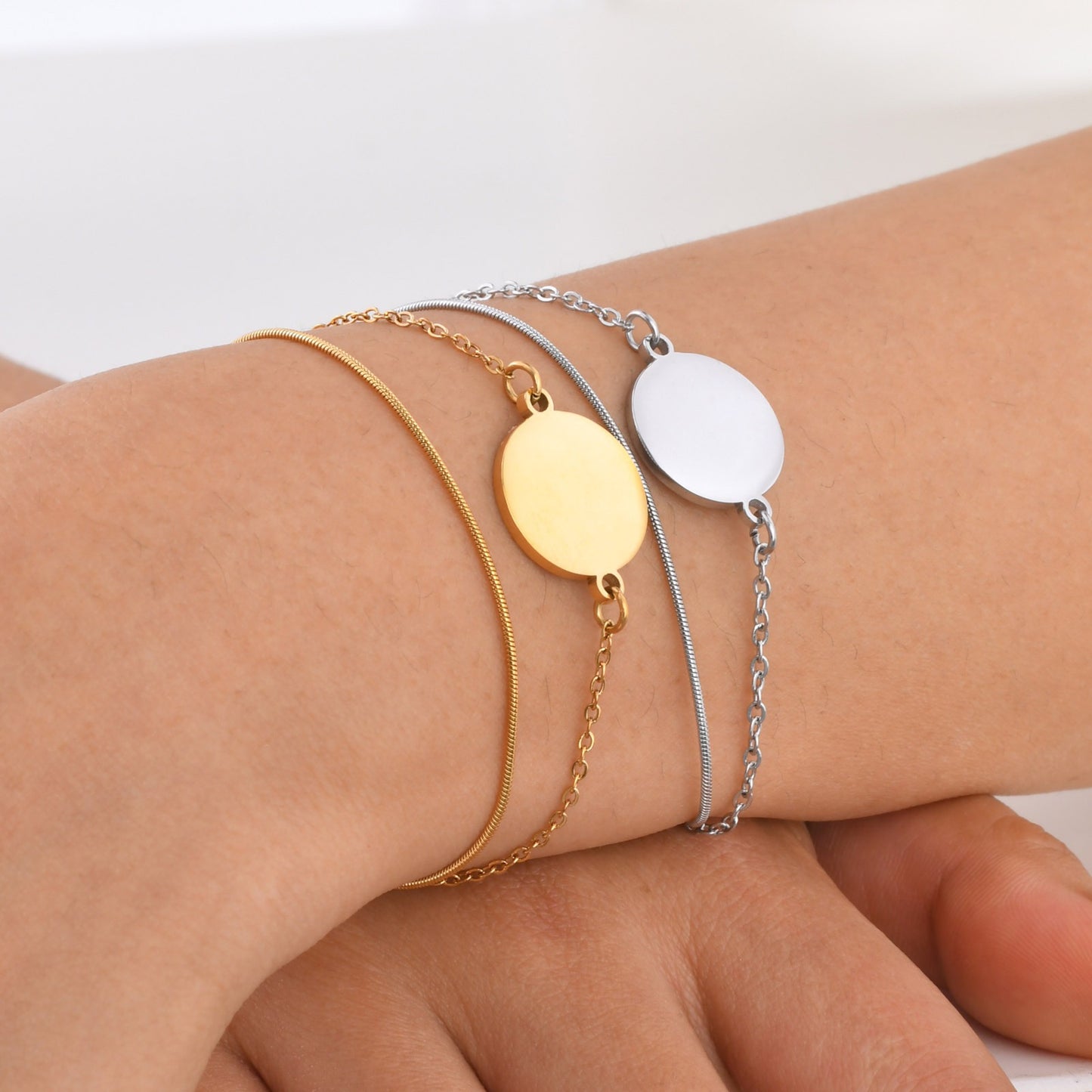 Pulsera de cadena doble de acero inoxidable con grabado personalizado para mujer | Elegante joya apilable de oro con dije personalizado BR1994