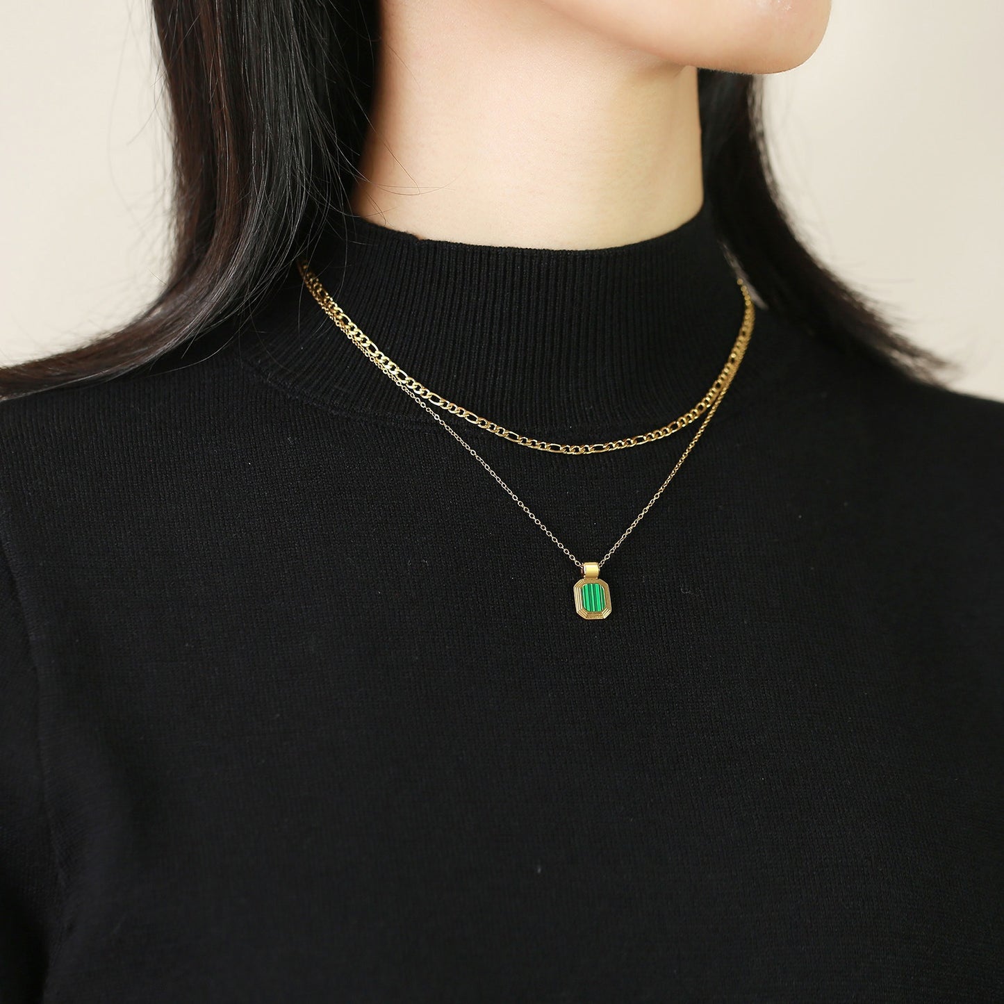 Collar Kemstone de acero inoxidable con placa cuadrada geométrica de doble capa - Colgante minimalista dorado para mujer NC-849