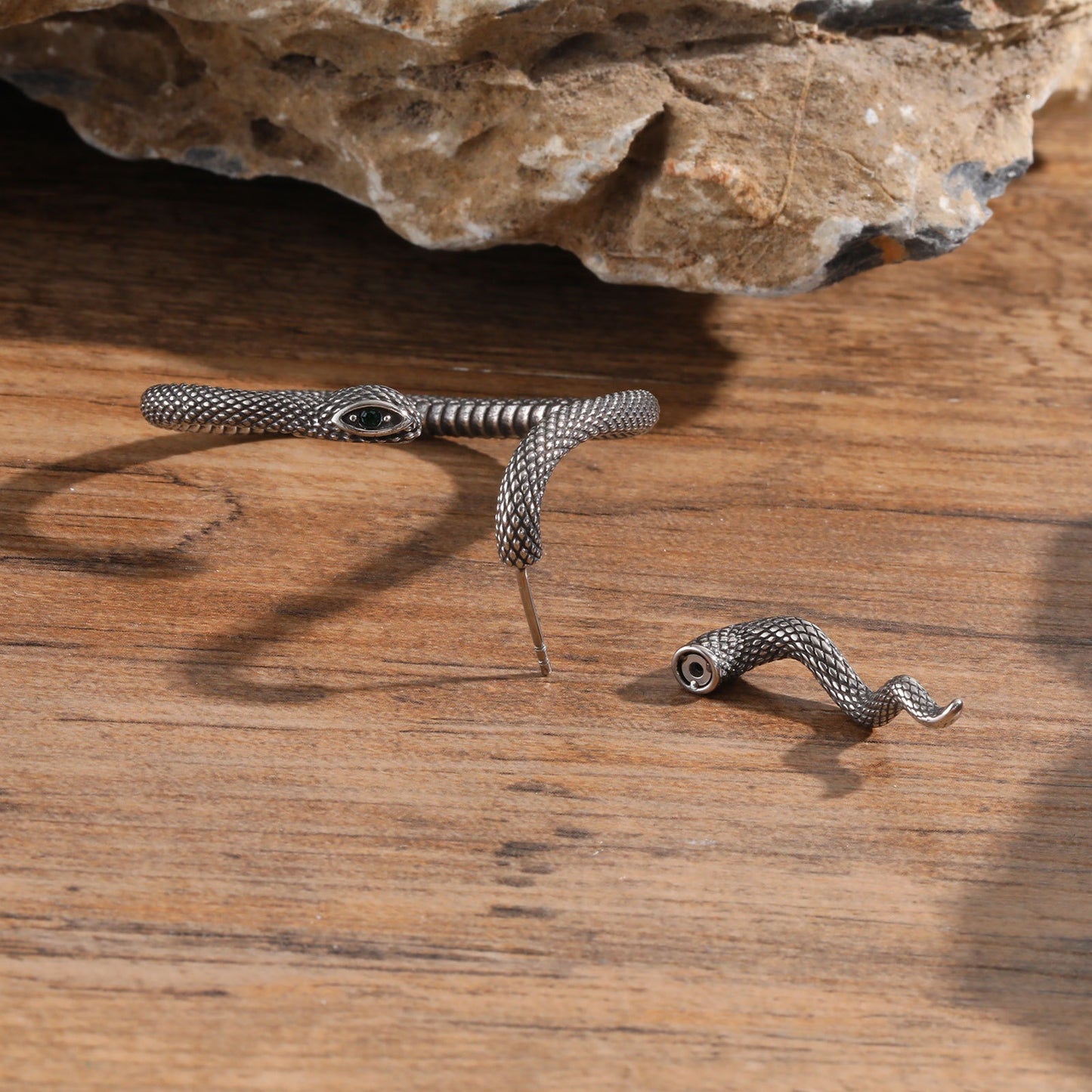 Kemstone Men’s Stainless Steel Snake Ear Cuff – Green Eye Gothic Earring ED-785