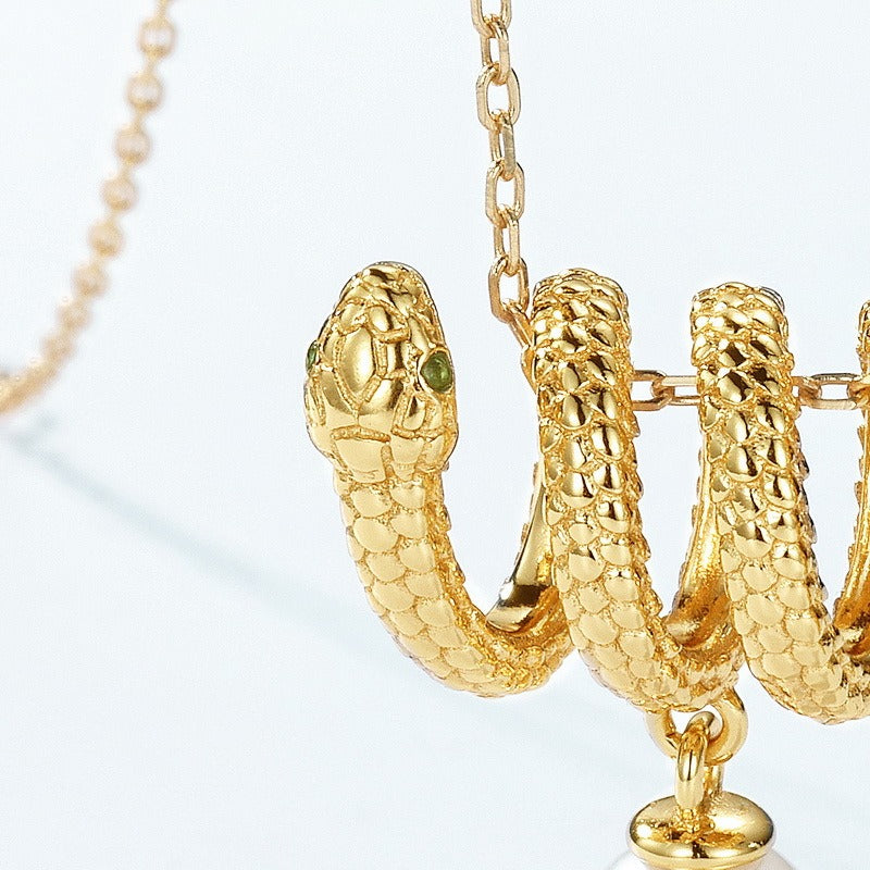 Collar elegante con colgante de serpiente y perla de agua dulce, diseño original y artesanal de Kemstone, plata de ley S925 para mujer, 45,7 cm