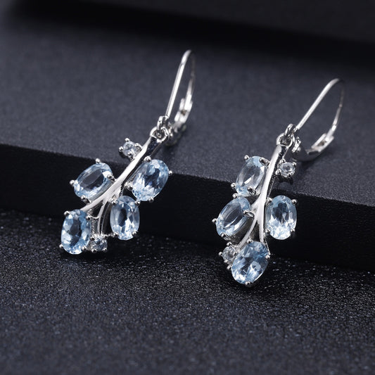Pendientes de plata de ley con diseño original de Kemstone, hechos a mano, con topacio y peridoto naturales.
