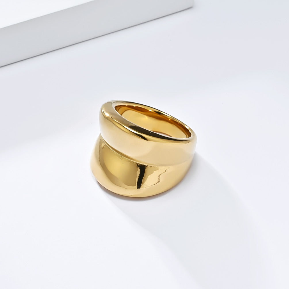 Anillo minimalista de acero de titanio chapado en oro para mujer: diseño geométrico exagerado, joyería de alta gama para el día a día con un elegante diseño K-R969