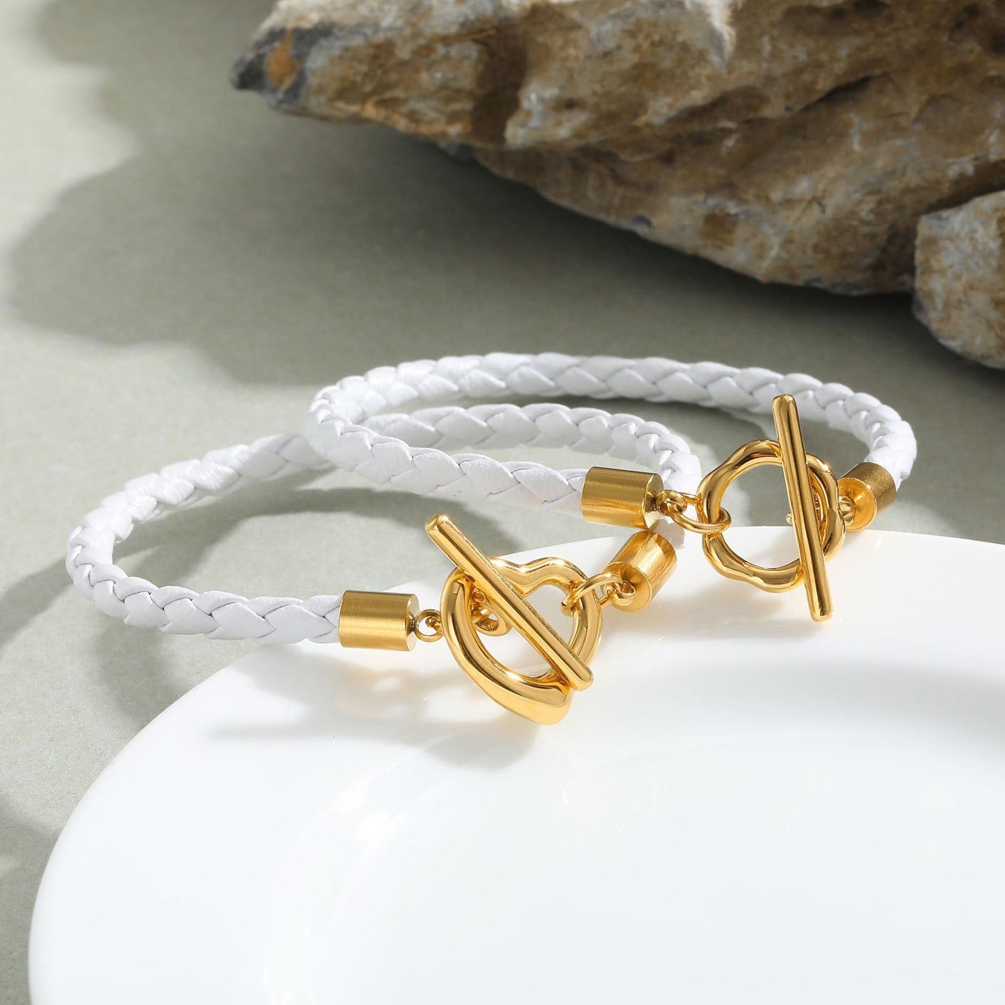 Pulsera Kemstone de acero inoxidable con cierre floral OT y correas de piel blanca flexible - Joyería minimalista moderna para mujer BL-779