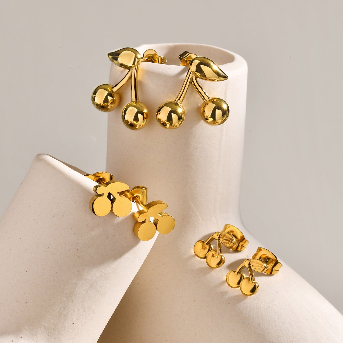 Pendientes de acero inoxidable color cereza dorado: joyas minimalistas y elegantes para lucir radiante a diario ES-612