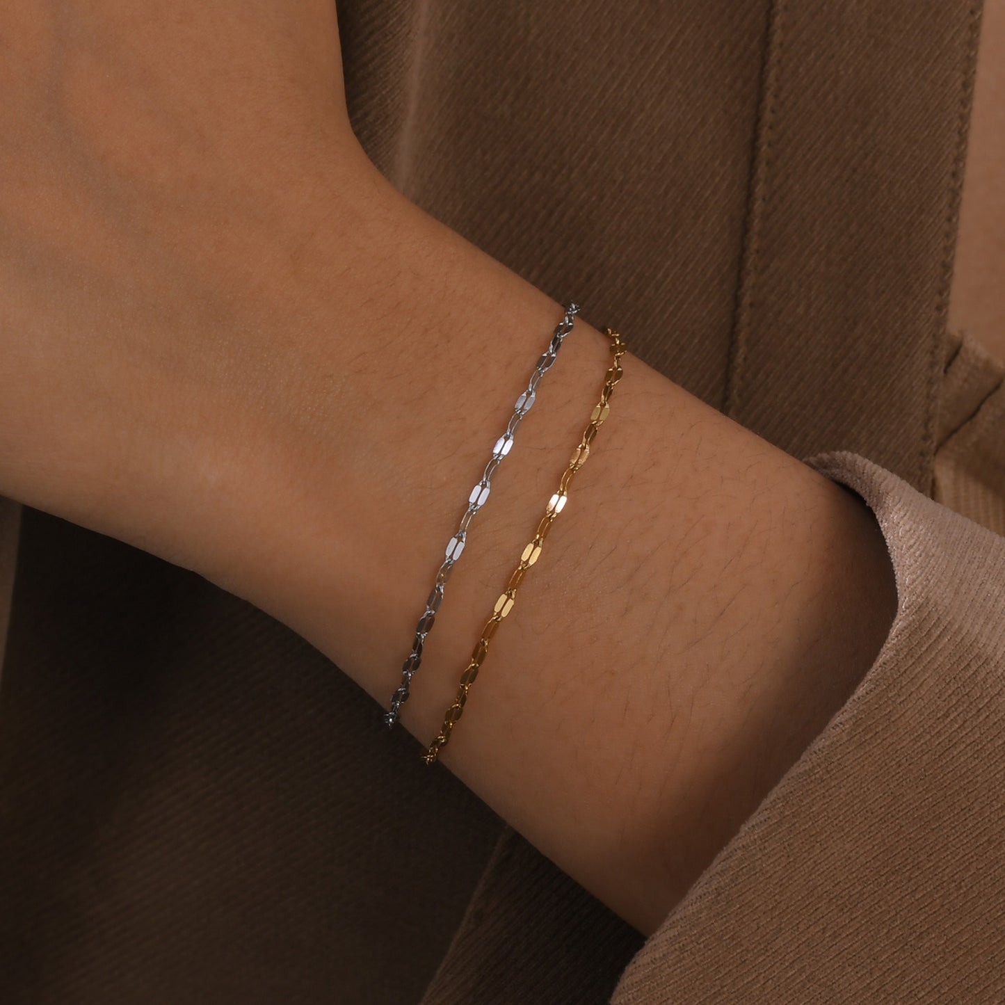 Elegante pulsera de cadena fina de acero de titanio bañada en oro de 18 quilates para mujer BR-2151