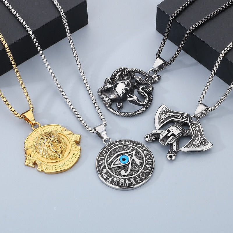 Colgante Kemstone Hiphop Mythology Series - Collar de acero y titanio con máscara de hacha de doble cara y diosa serpiente del mal de ojo para hombre KP130917-MZOZ