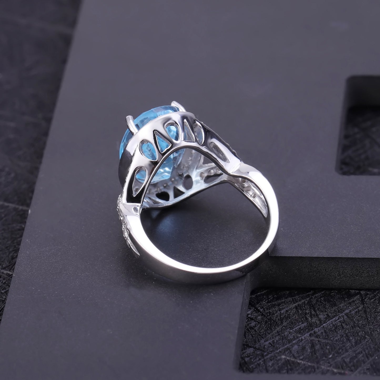 Anillo de topacio azul cielo de corte ovalado de 8,15 quilates, hecho a mano, diseño original de Kemstone, en plata de ley hueca para mujer, K245032R