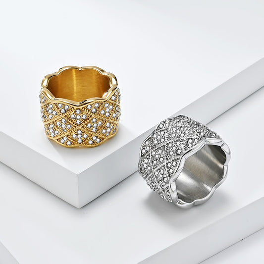 Anillo unisex de malla geométrica con cristales pavé completos, de lujo y espectacular. Joyería de acero inoxidable chapada en oro para un estilo audaz. K-R972