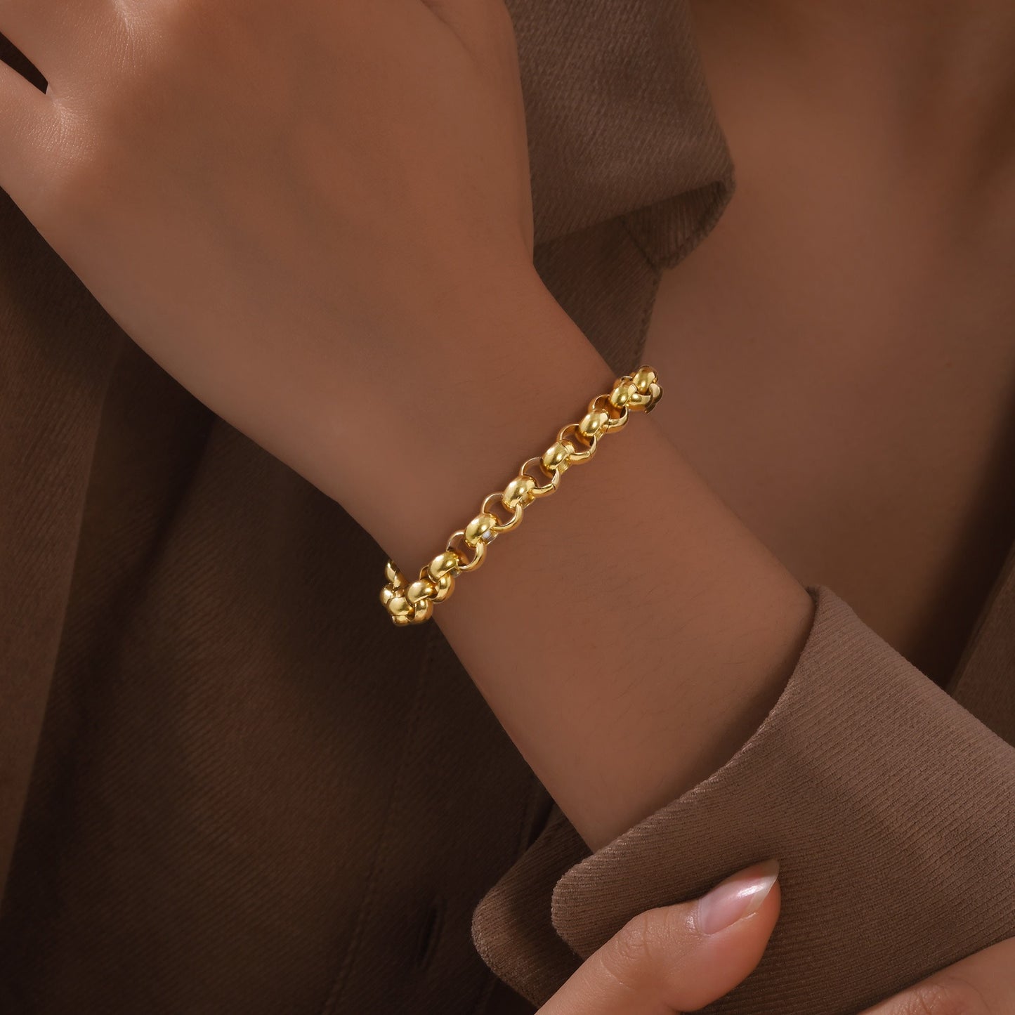 Elegant Adjustable Gold-Tone Stainless Steel Round Pearl Chain Bracelet with Secure OT Clasp – Minimalist Women's Jewelry for Everyday Glam BR2105
