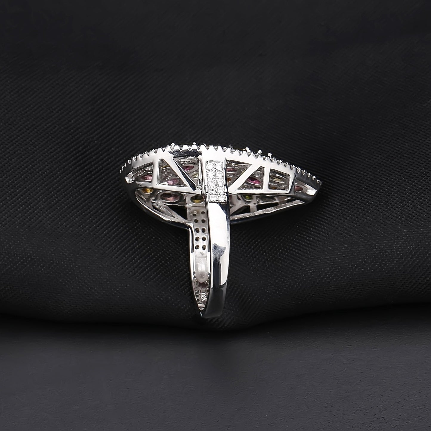 Anillo de turmalina natural con engaste de racimo de lujo, diseño original y artesanal de Kemstone