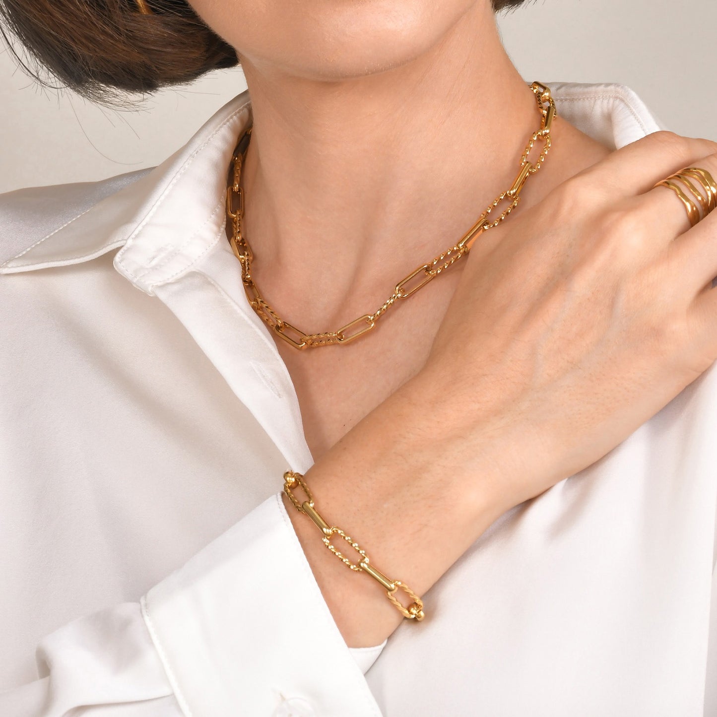 Bracciale minimalista a forma di U in acciaio inossidabile | Design geometrico moderno per donna, gioiello unisex con catena regolabile BR-1705