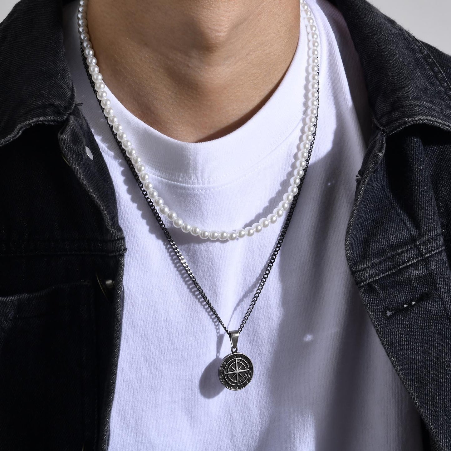 Collar con colgante de brújula y moneda de acero inoxidable Kemstone: un artículo esencial para el explorador urbano, ideal para la aventura diaria y el estilo hip-hop PN-1527