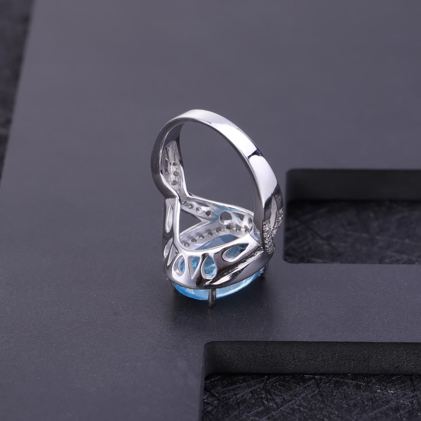 Anillo de topacio azul cielo de corte ovalado de 8,15 quilates, hecho a mano, diseño original de Kemstone, en plata de ley hueca para mujer, K245032R