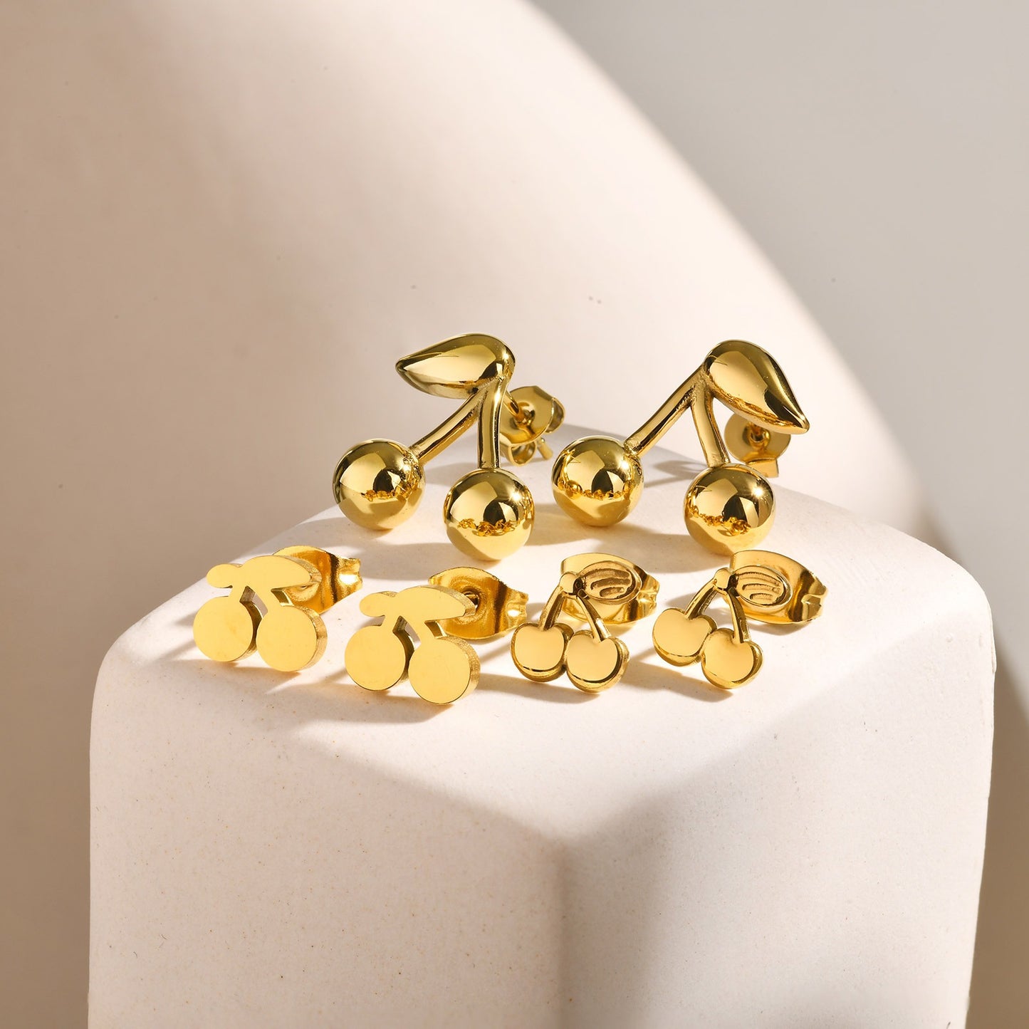 Pendientes de acero inoxidable color cereza dorado: joyas minimalistas y elegantes para lucir radiante a diario ES-612