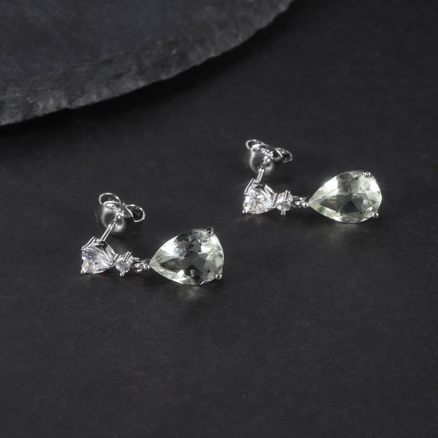 Pendientes de amatista verde natural de plata de ley con diseño original hechos a mano de Kemstone, joyería de boda