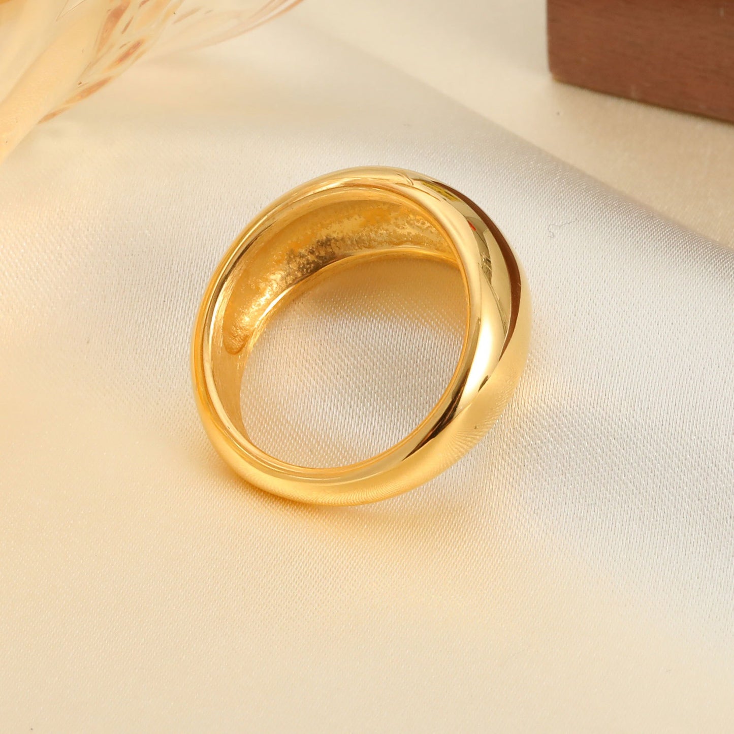 Anillo geométrico elegante de acero inoxidable dorado para mujer: joyería minimalista moderna para un look glamuroso diario RC-719