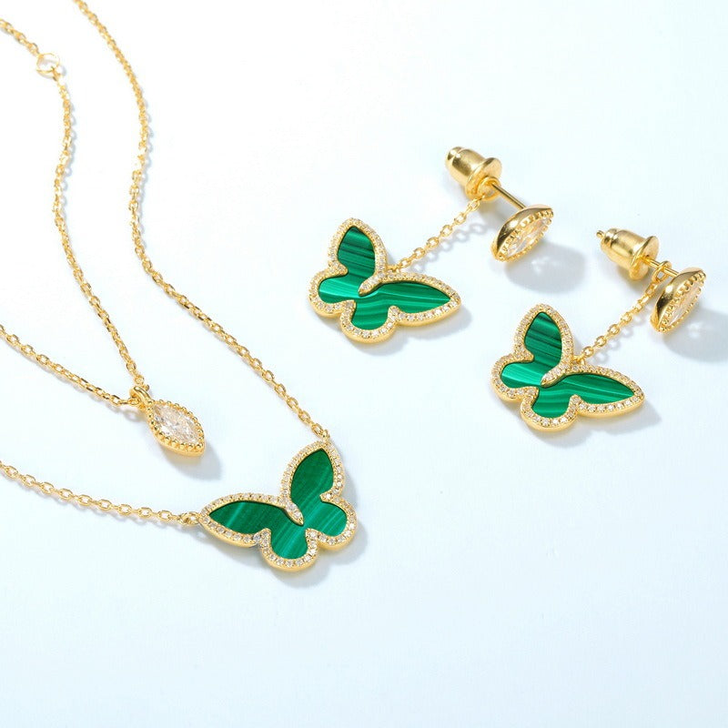 Pendientes de mariposa con diseño original artesanal de Kemstone para mujer: elegantes pendientes largos de plata S925 bañados en oro.