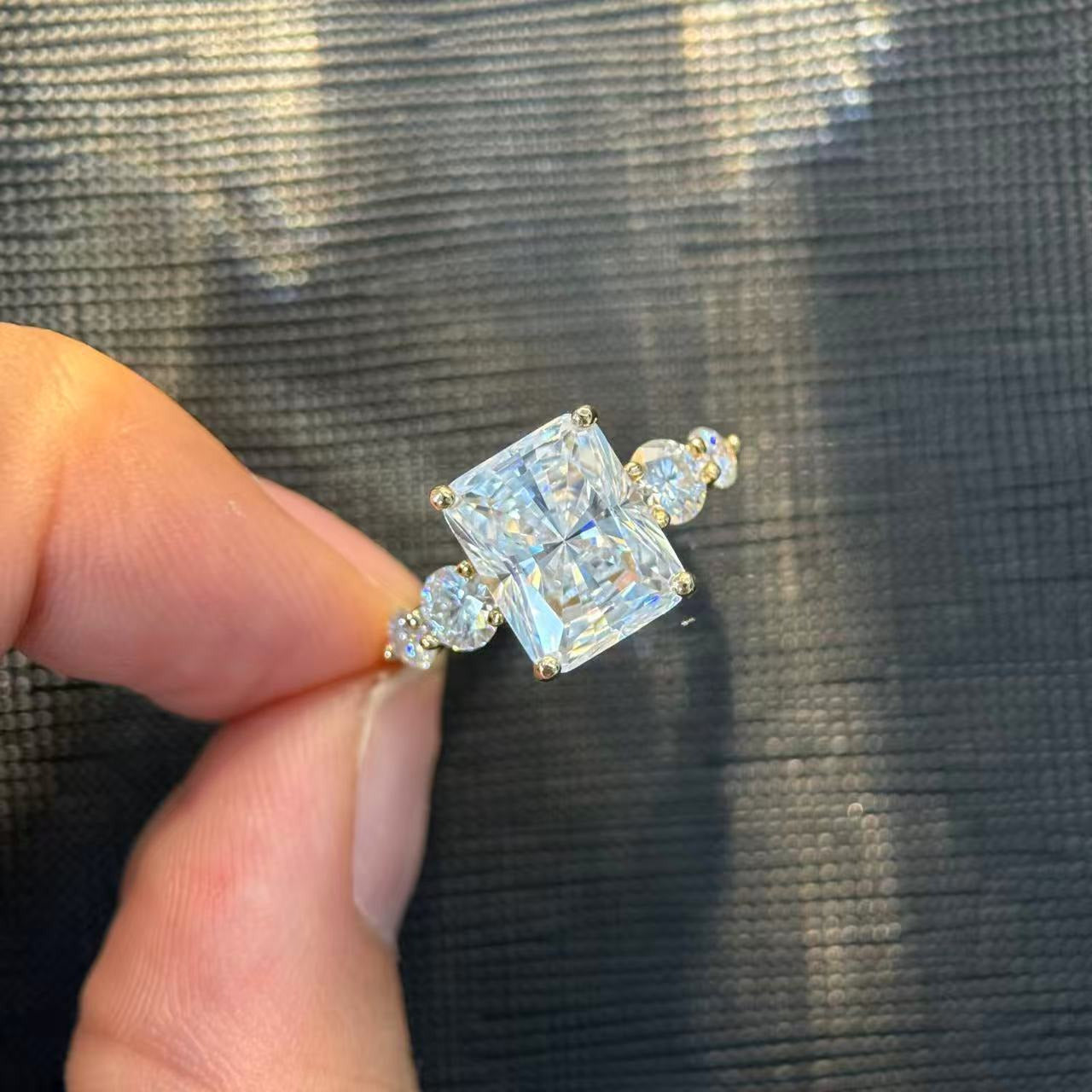 Kemstone Radiant Cut Moissanite Five-Stone Ring for Women, 1–10ct S925 Gold-Plated Wedding & Engagement Band SU547R