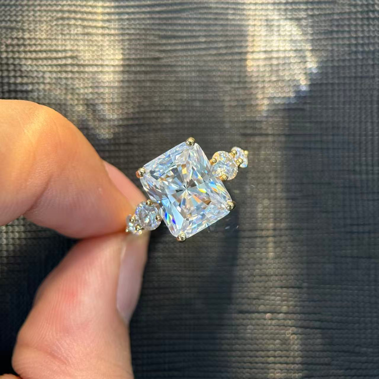 Kemstone Radiant Cut Moissanite Five-Stone Ring for Women, 1–10ct S925 Gold-Plated Wedding & Engagement Band SU547R