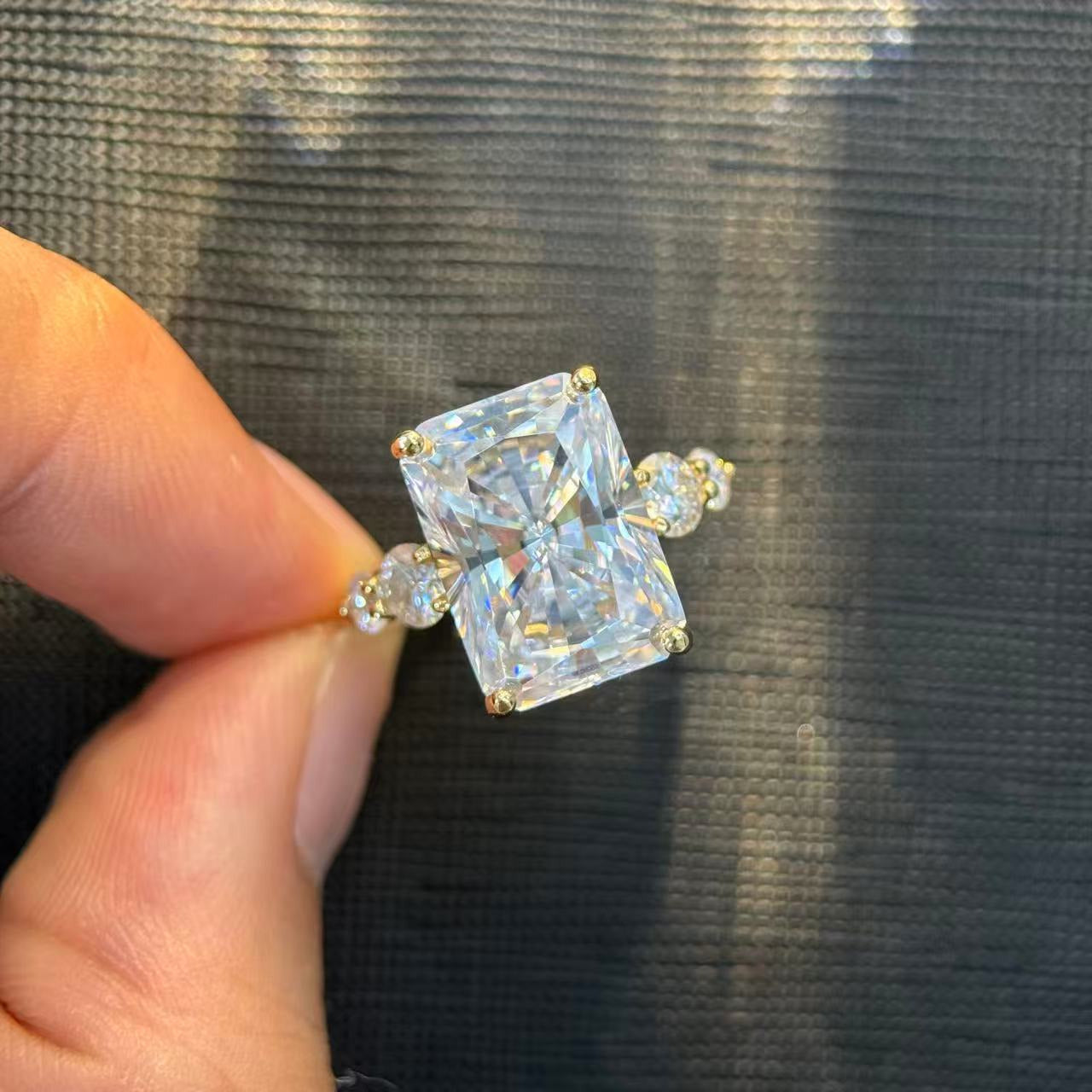 Kemstone Radiant Cut Moissanite Five-Stone Ring for Women, 1–10ct S925 Gold-Plated Wedding & Engagement Band SU547R