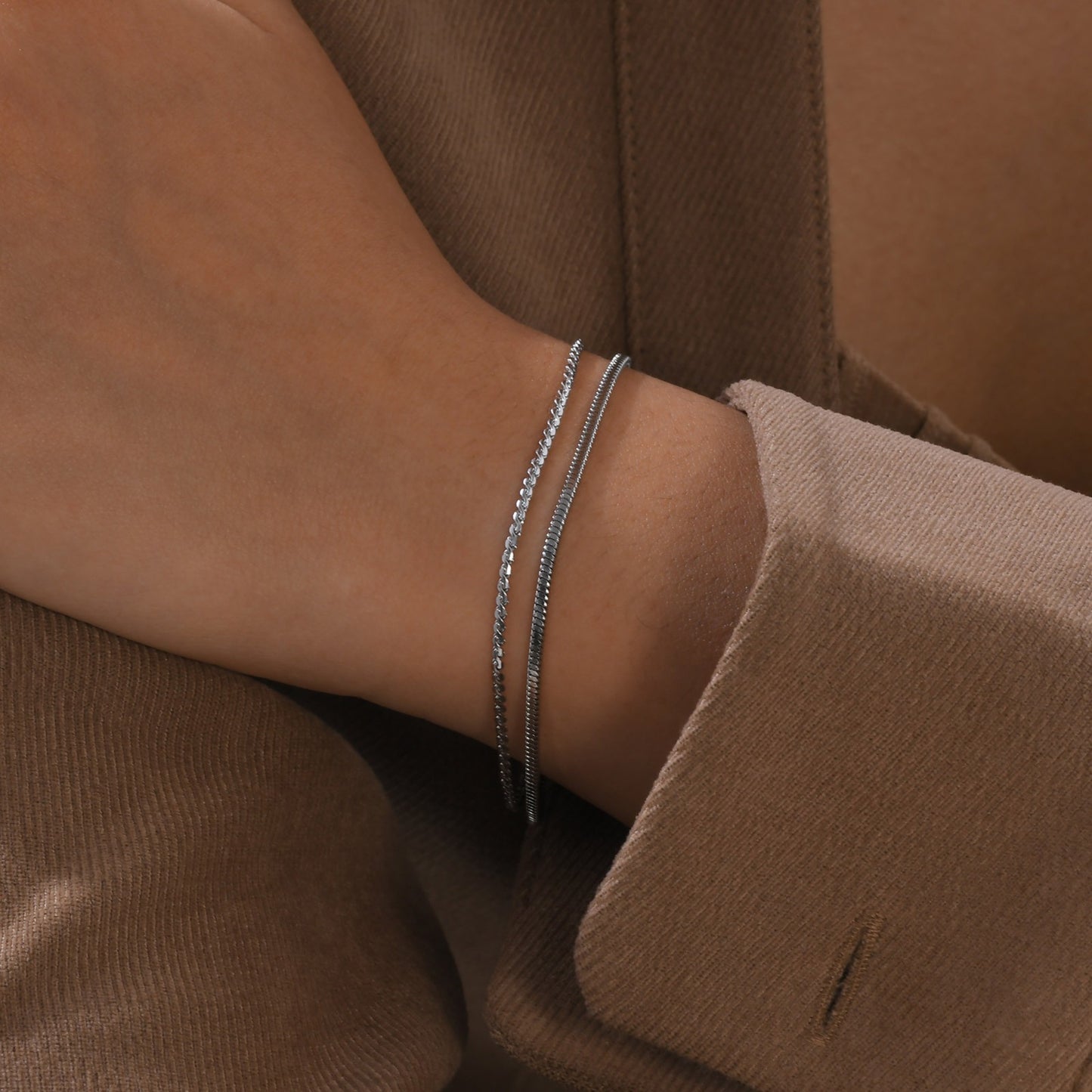 Pulsera de acero inoxidable de doble capa con cadena en forma de S para mujer - Joyería apilable de moda BR2102