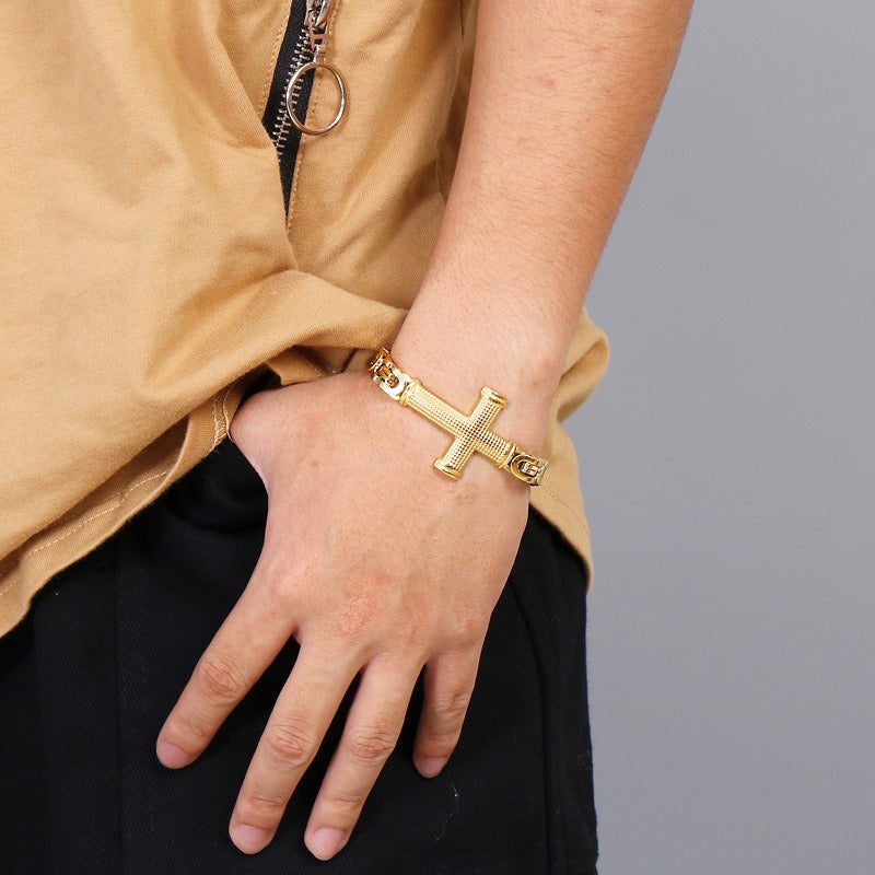 Kemstone Cross Loop Chain Bracelet - Titanium Steel Men's Jewelry Accessory with Edgy Industrial Design KB124342