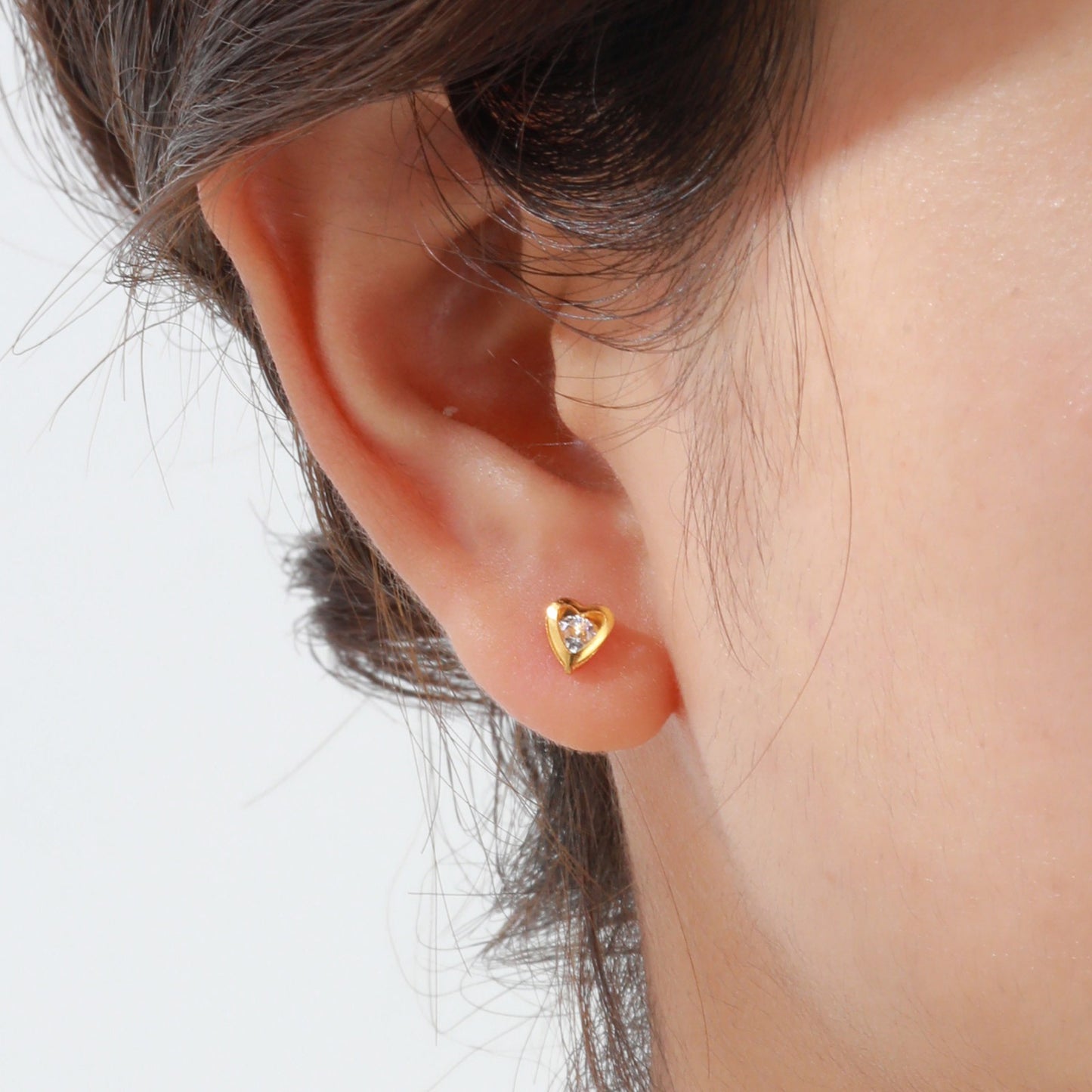 Elegancia sin esfuerzo: Aros dorados en forma de U de acero inoxidable hipoalergénico para mujer – Joyería minimalista atemporal ES-621