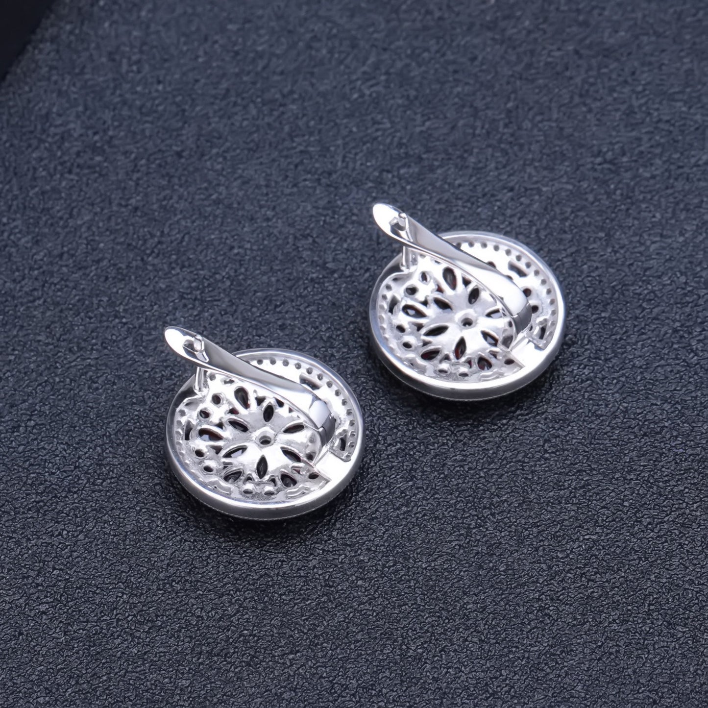 Pendientes Kemstone de plata de ley 925 con granate rojo y detalles de circonita cúbica, diseño original, hechos a mano, K245023E