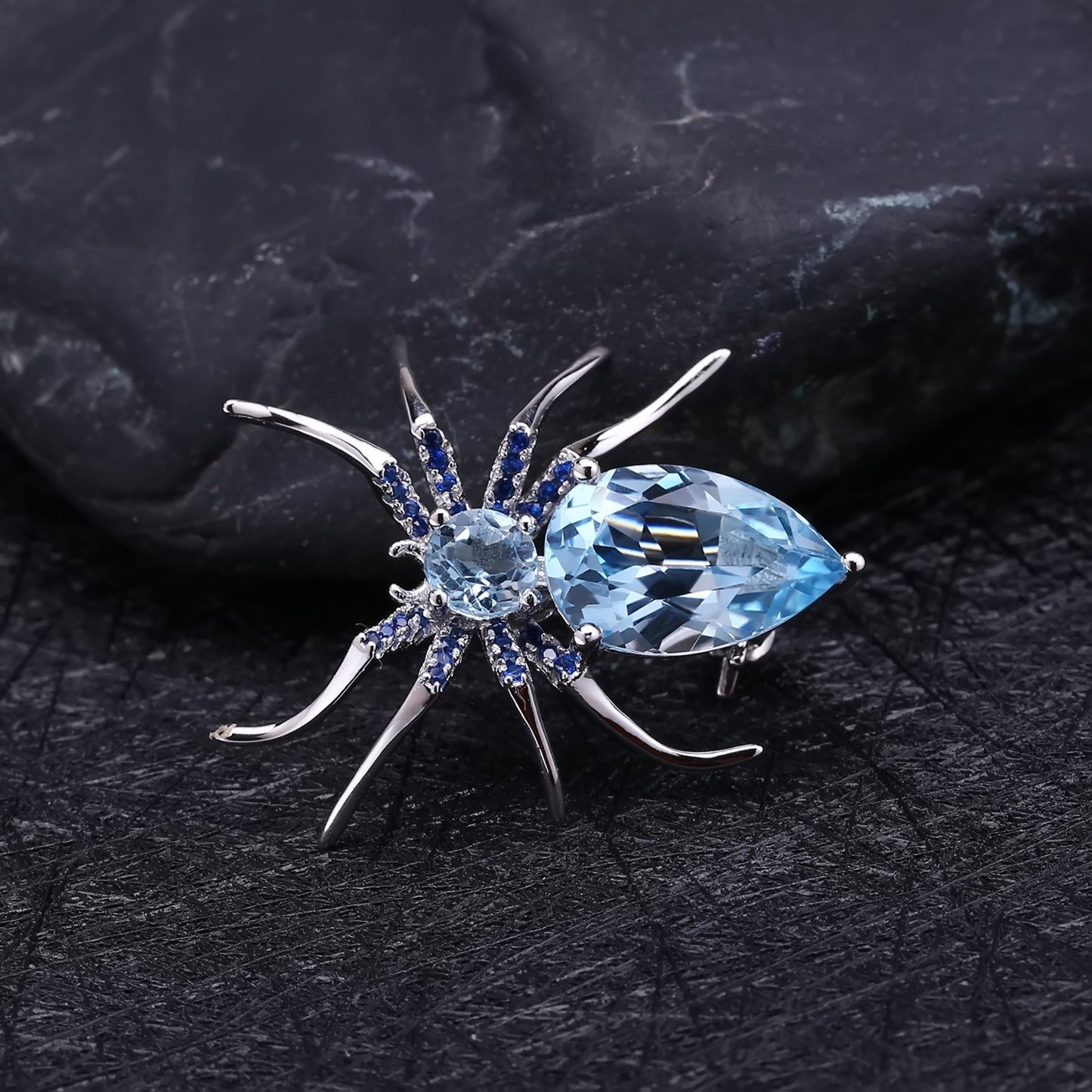 Broche de araña de plata de ley 925 con diseño original artesanal de Kemstone y topacio azul cielo de 5,36 ct - Joyería de la serie Insectos, K245024P