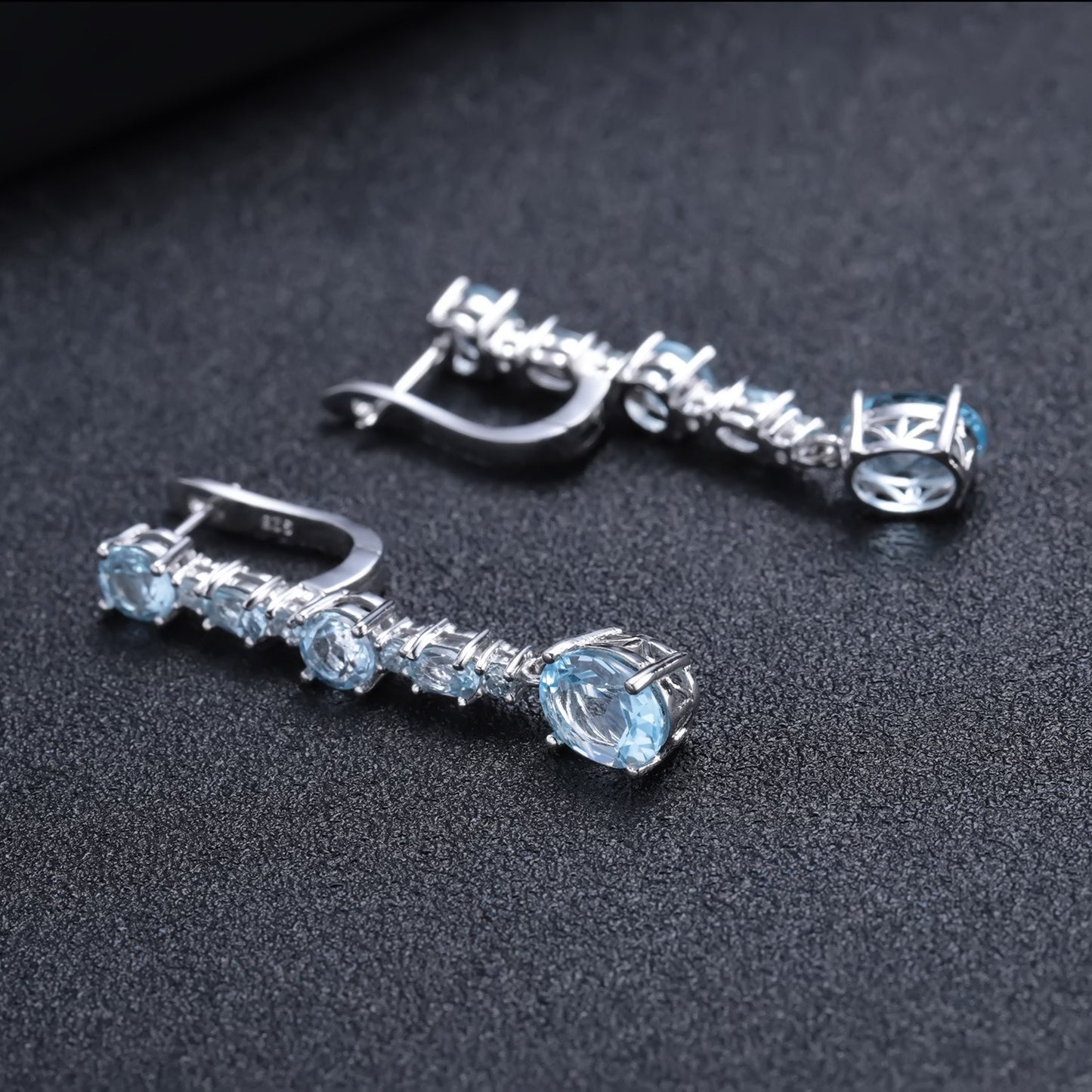 Pendientes de topacio azul de diseño original hechos a mano por Kemstone: pendientes colgantes de piedras preciosas naturales, pendientes de gancho francés de plata de ley S925 para mujer